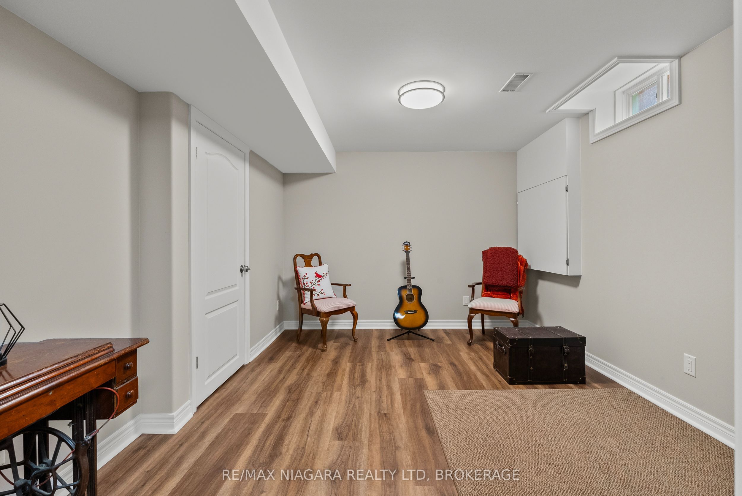 282 Winterberry Boulevard Property Photo 37