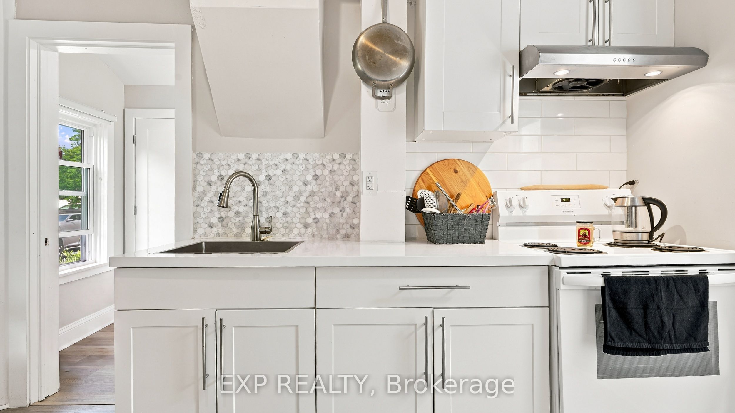 20 Henry Street Property Photo 9