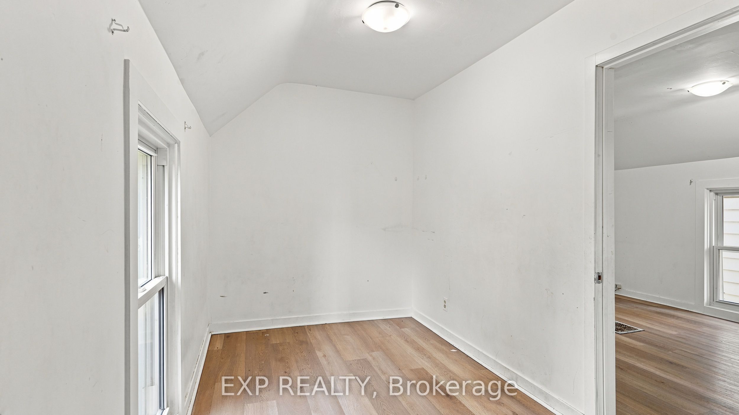 20 Henry Street Property Photo 37