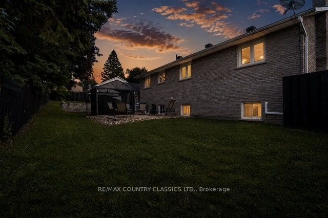 158 Bridge Street W Property Photo 4