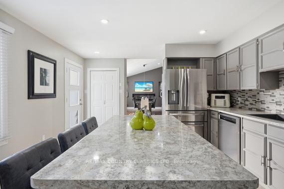 158 Bridge Street W Property Photo 6