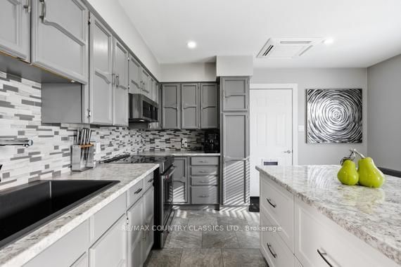 158 Bridge Street W Property Photo 8