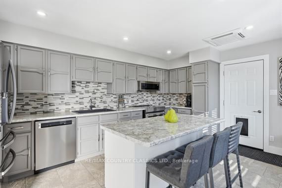 158 Bridge Street W Property Photo 10