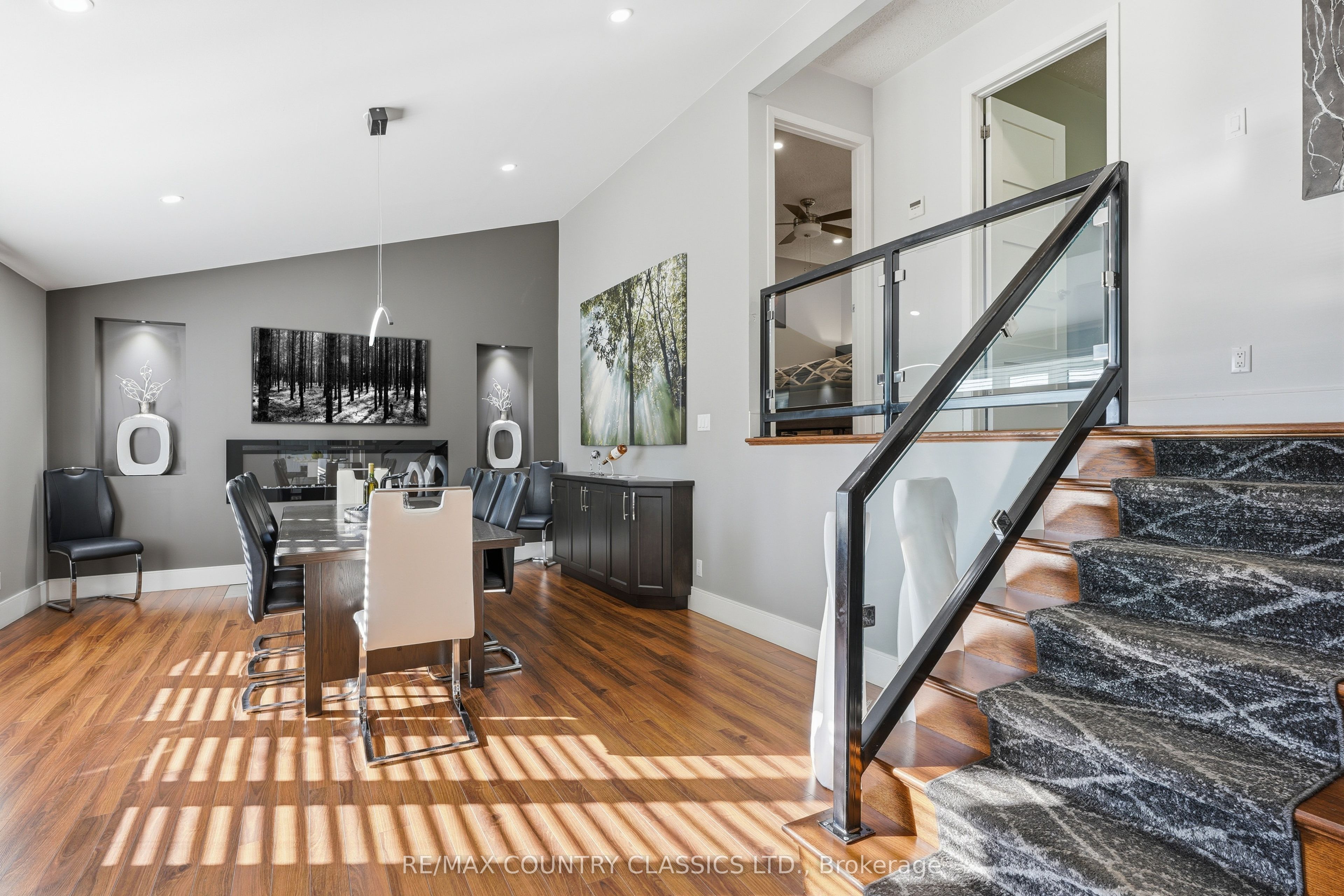158 Bridge Street W Property Photo 14