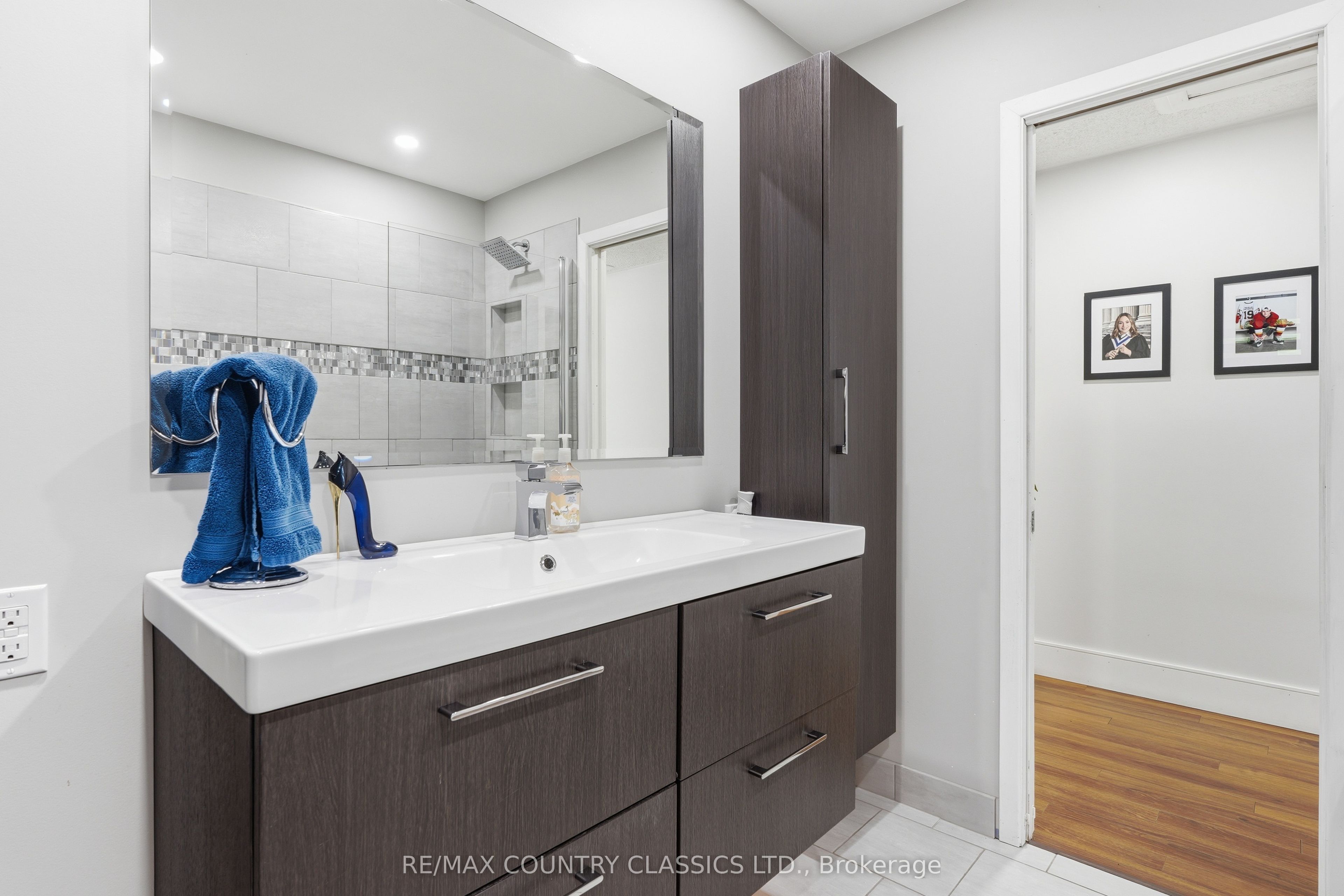 158 Bridge Street W Property Photo 22