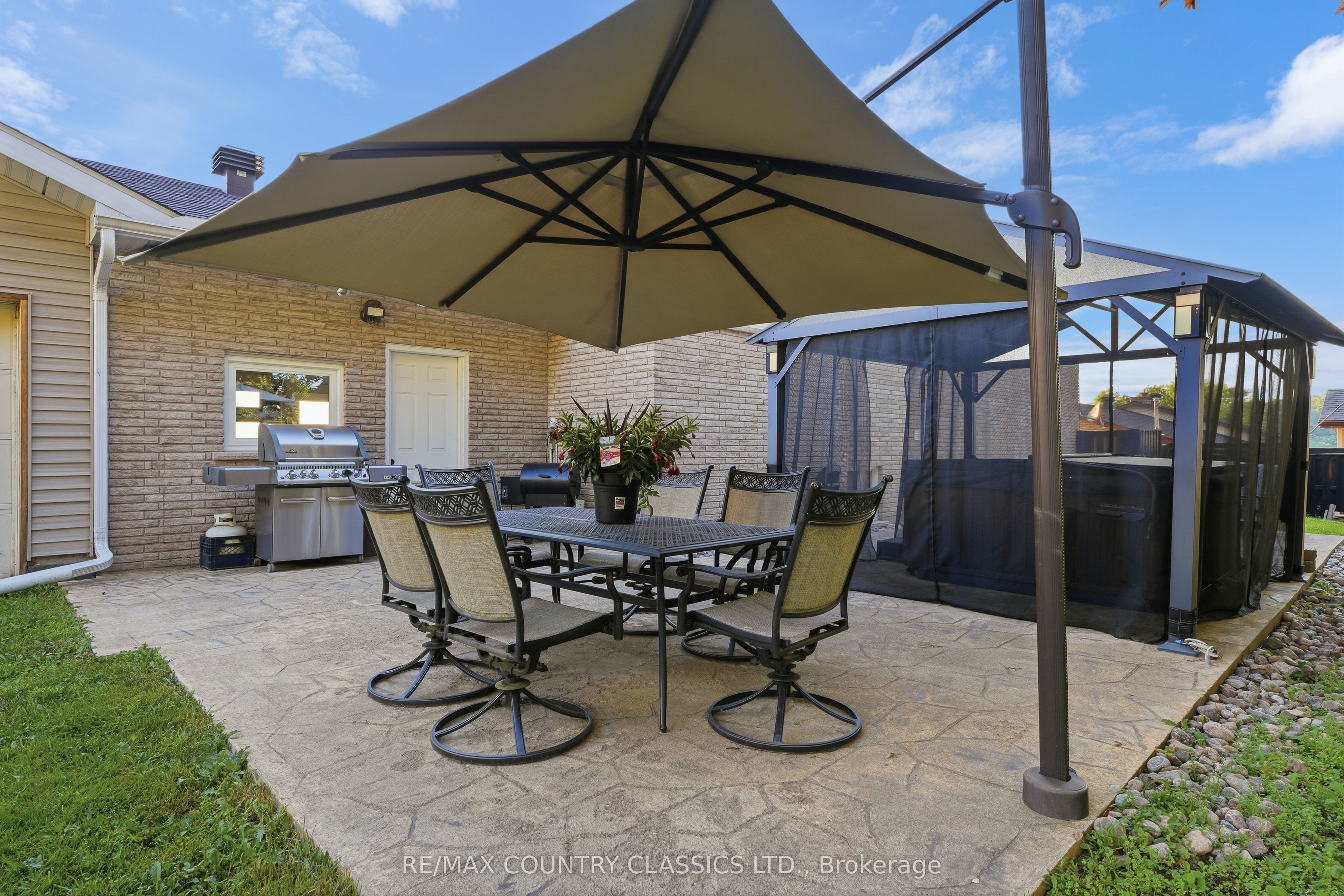 158 Bridge Street W Property Photo 32