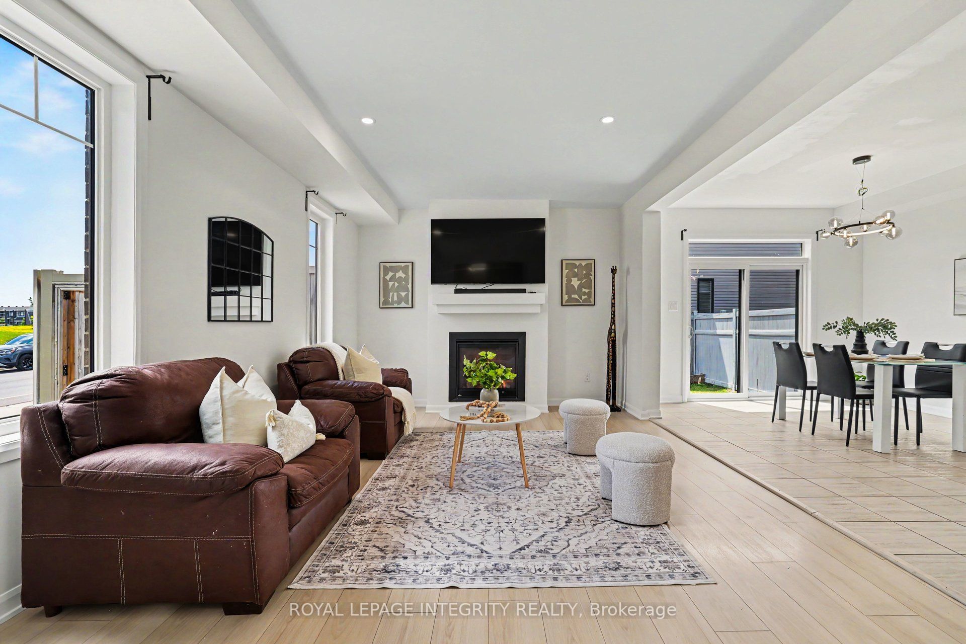 301 Cloyne Crescent Property Photo 4
