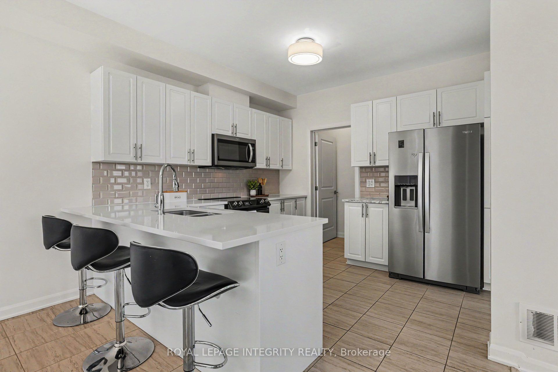 301 Cloyne Crescent Property Photo 7
