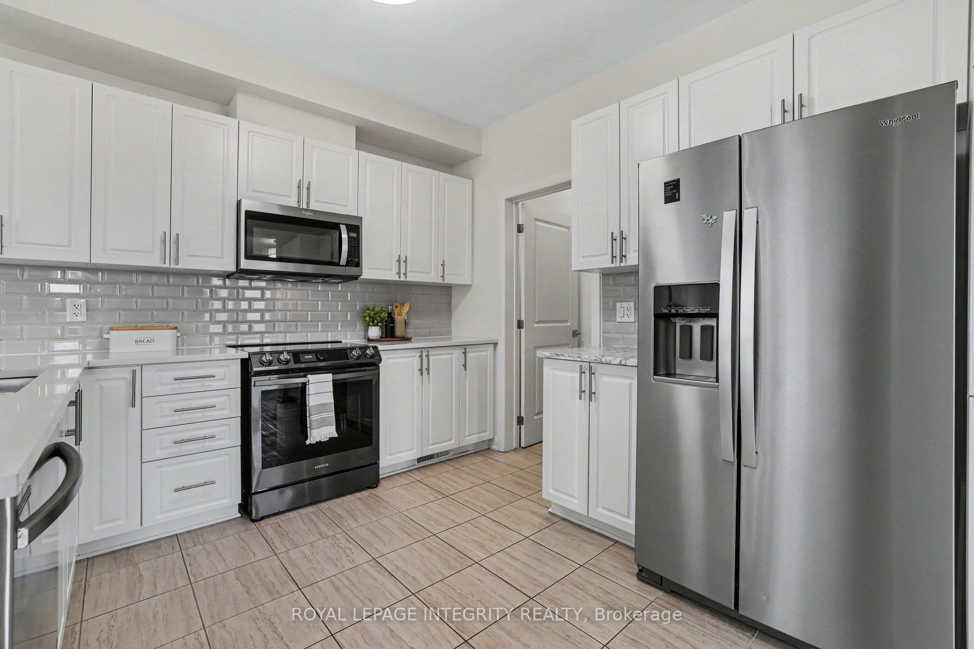 301 Cloyne Crescent Property Photo 9
