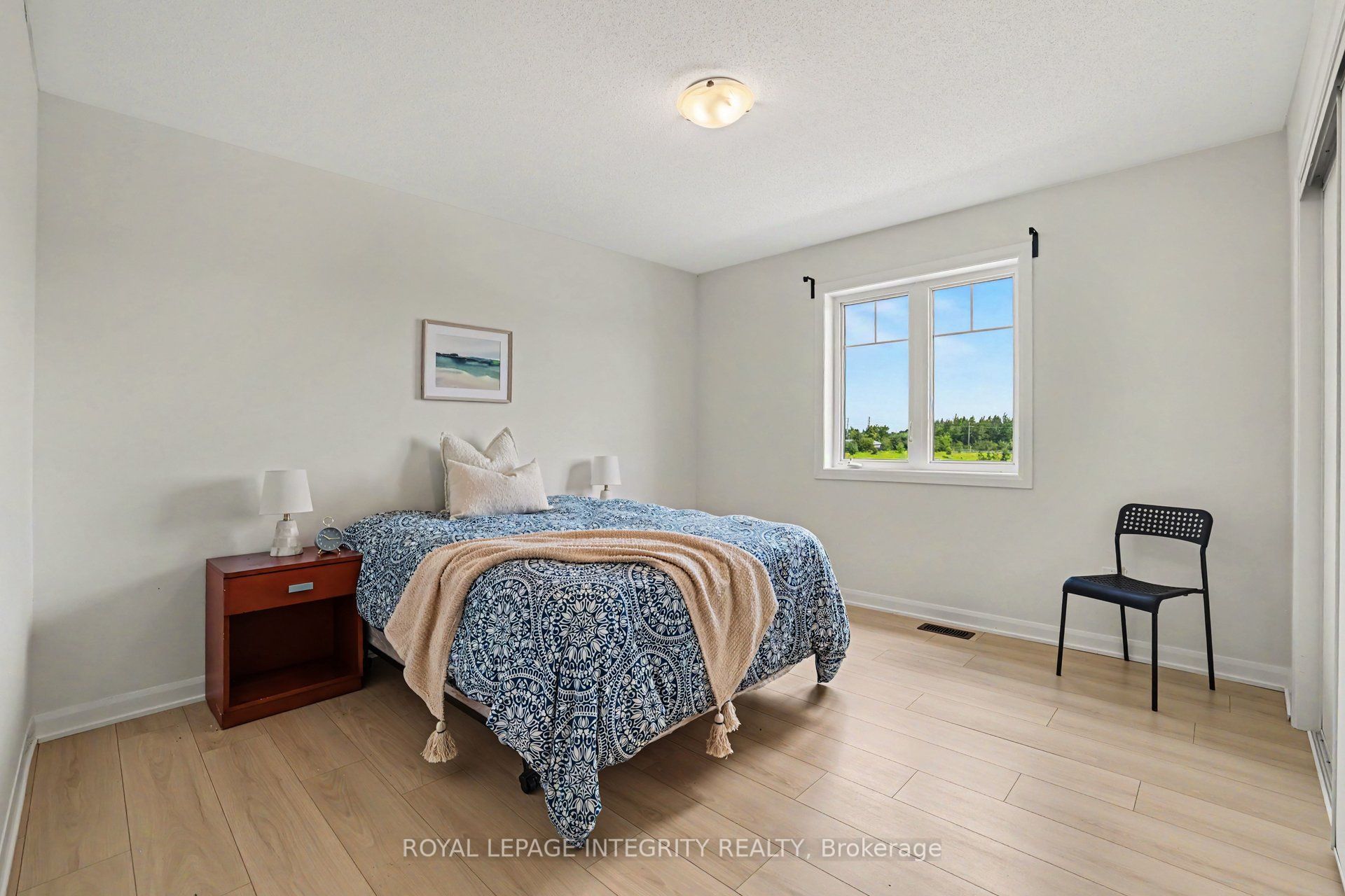 301 Cloyne Crescent Property Photo 14