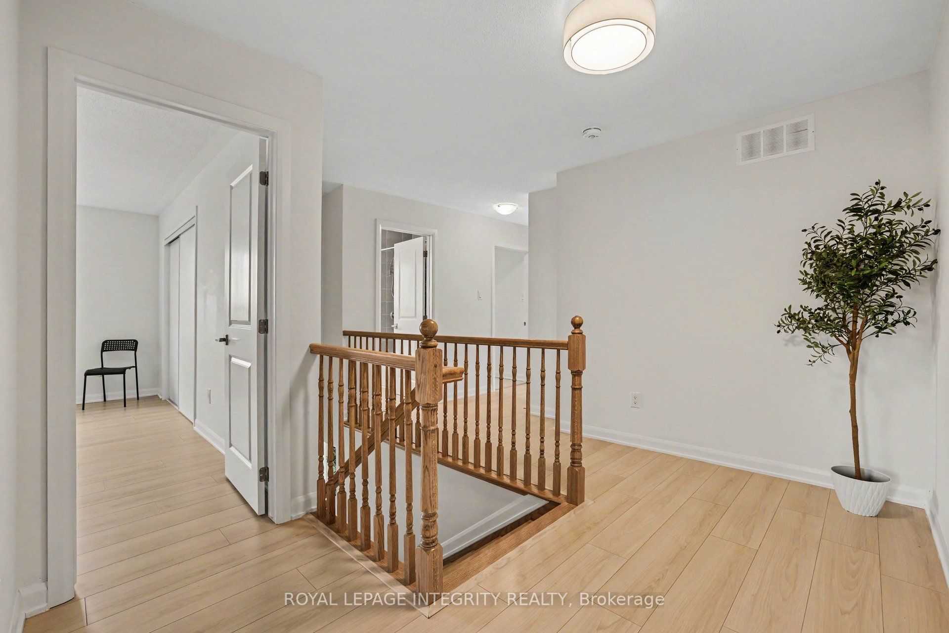 301 Cloyne Crescent Property Photo 18