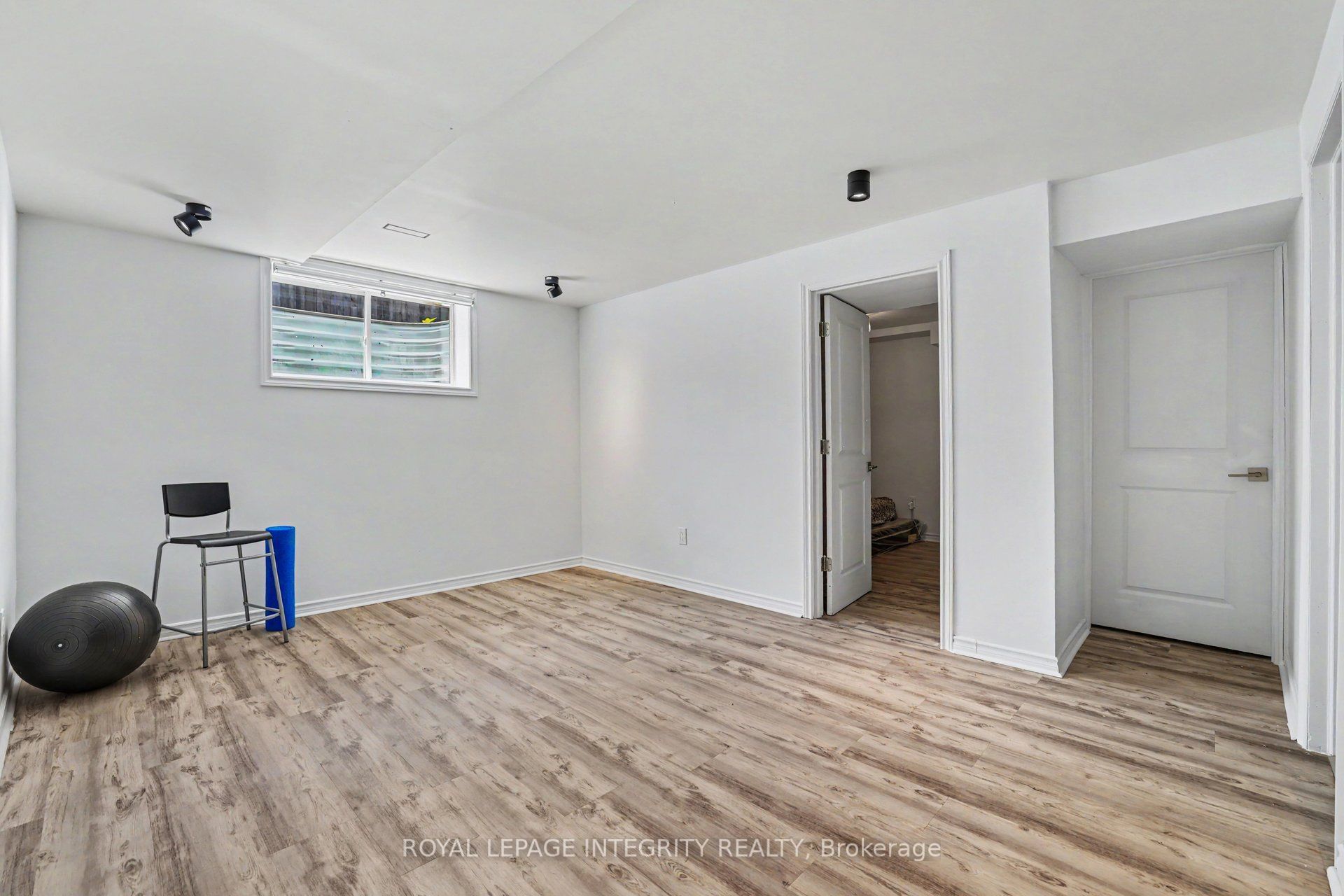 301 Cloyne Crescent Property Photo 19