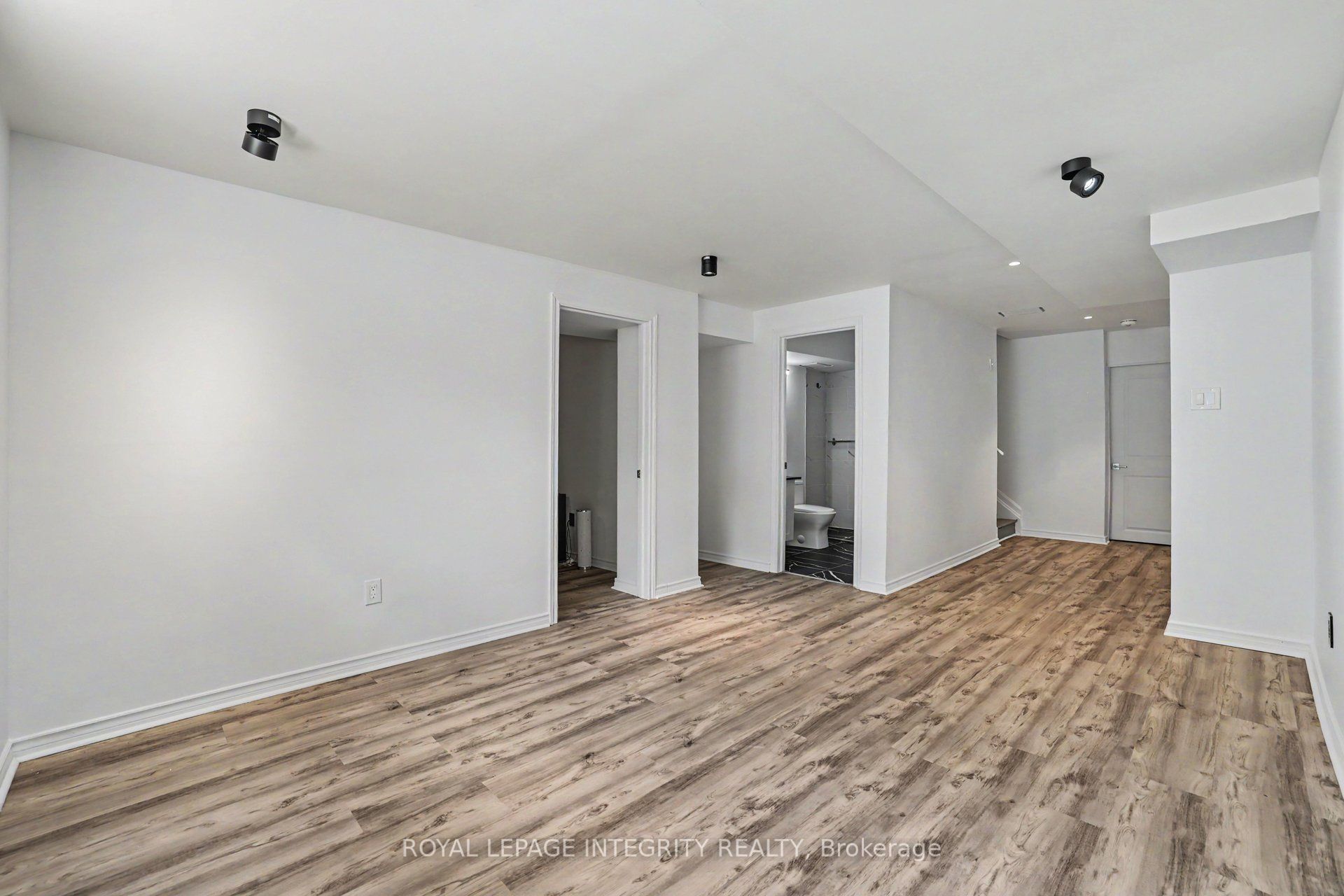 301 Cloyne Crescent Property Photo 20