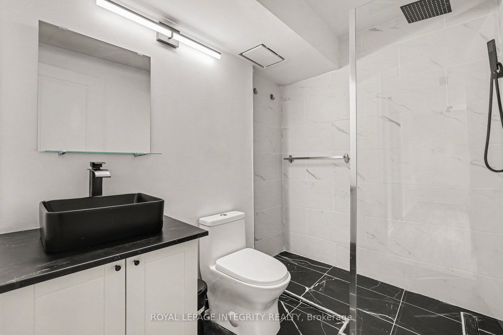 301 Cloyne Crescent Property Photo 21