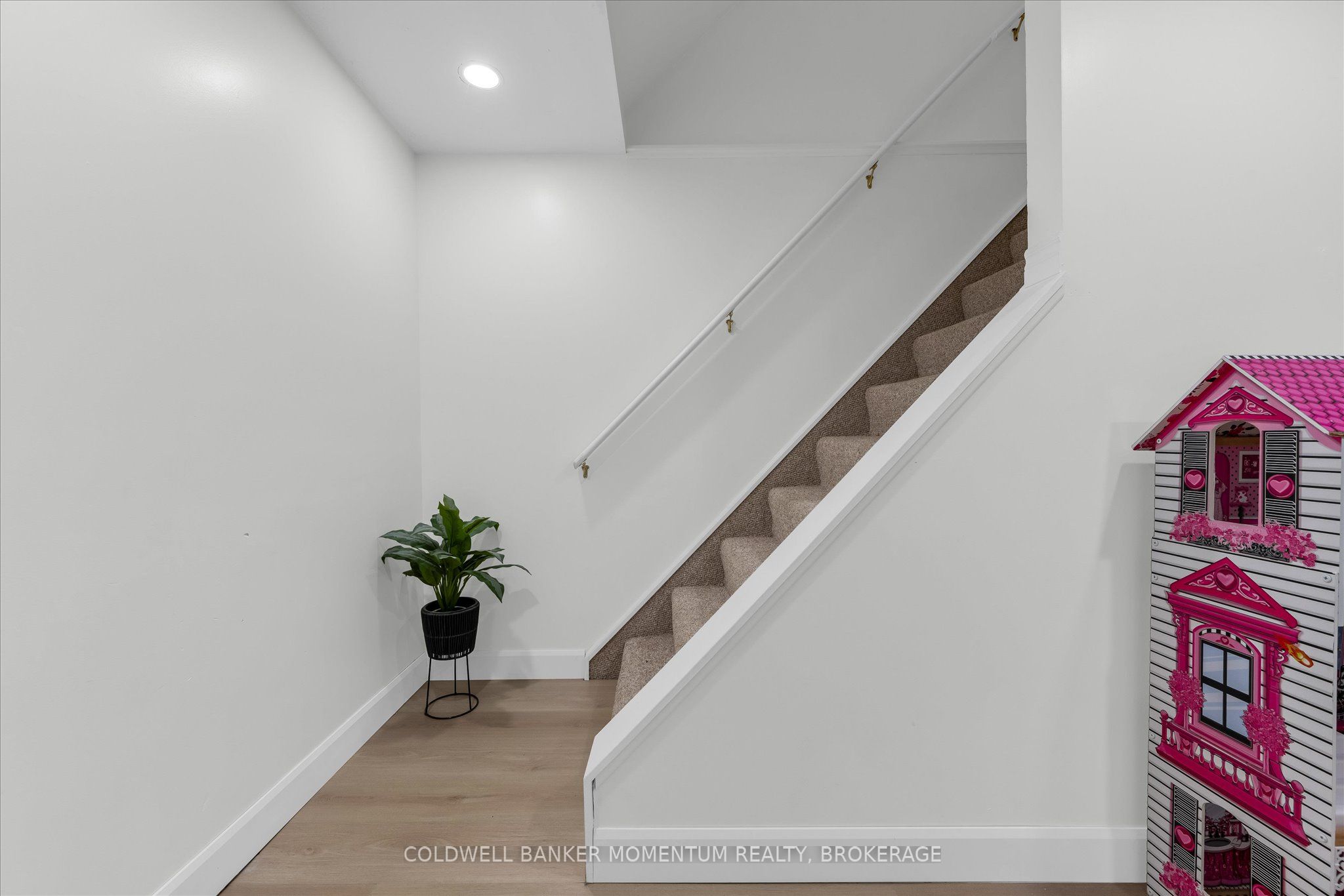12 Woods End Property Photo 28