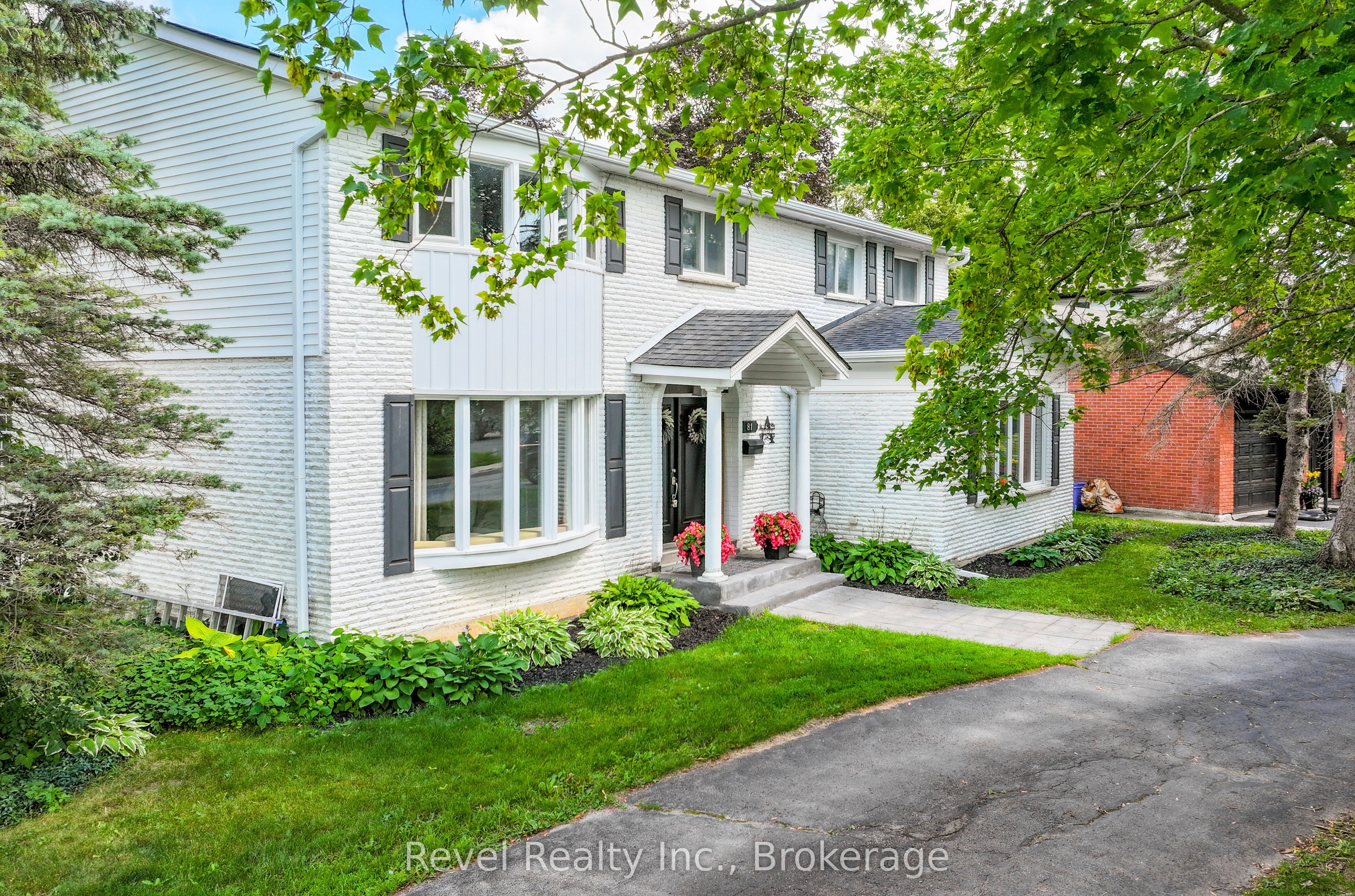 81 Sanderling Crescent Property Photo 2