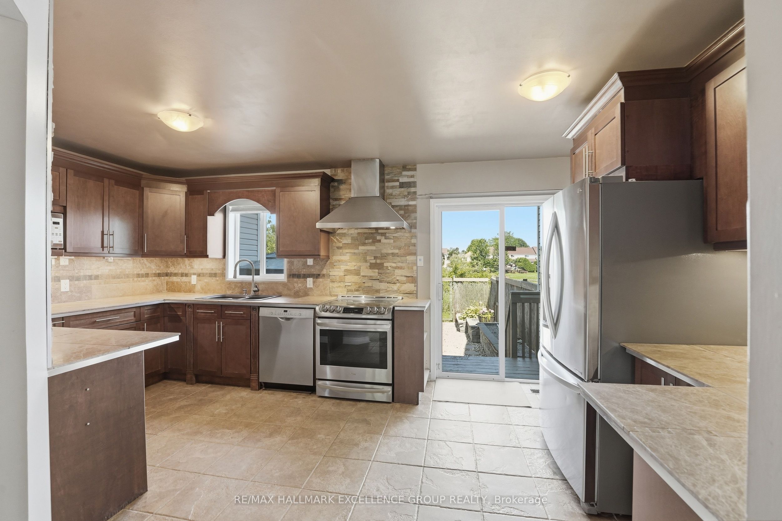 887 Nesting Way Property Photo 14