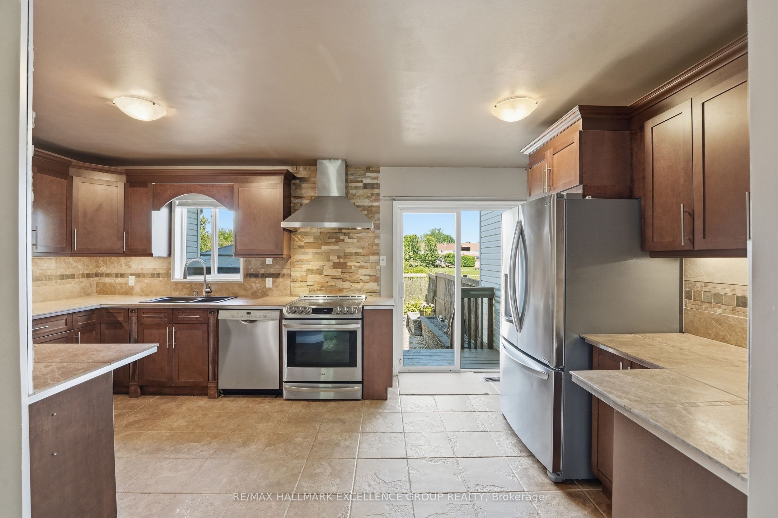 887 Nesting Way Property Photo 15