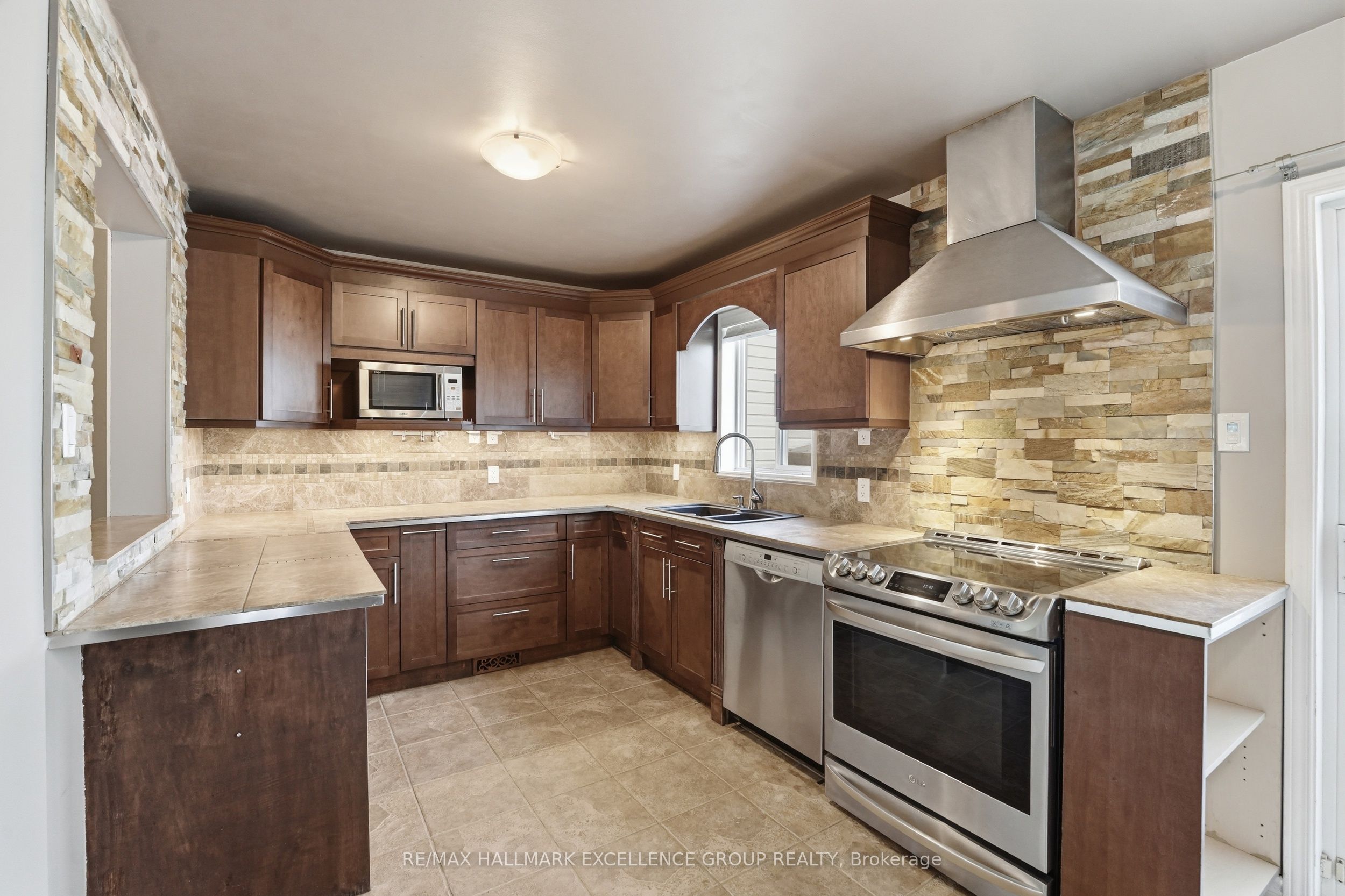887 Nesting Way Property Photo 16