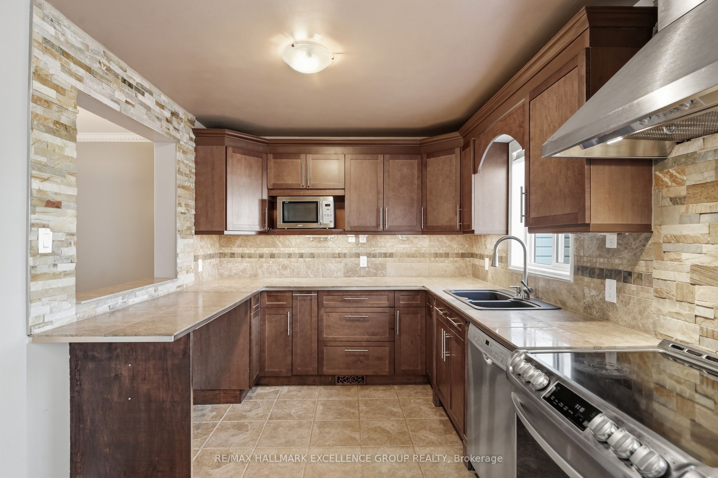 887 Nesting Way Property Photo 17
