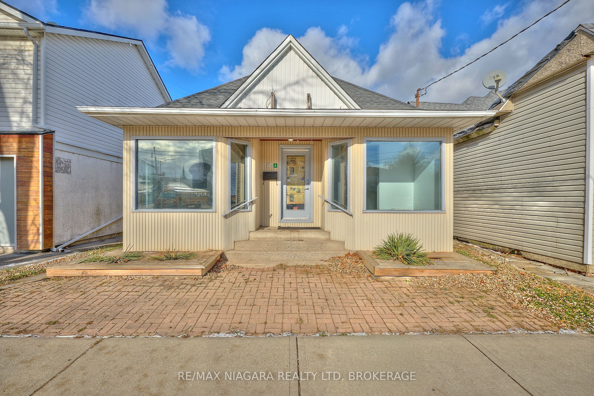 105a Welland Avenue Property Photo 1