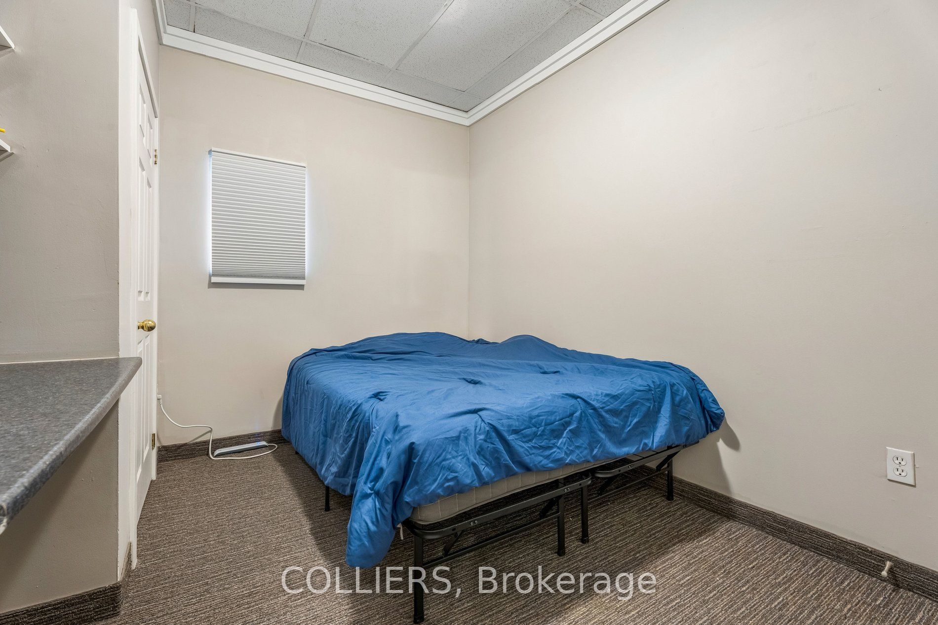 811 King Street W Property Photo 6