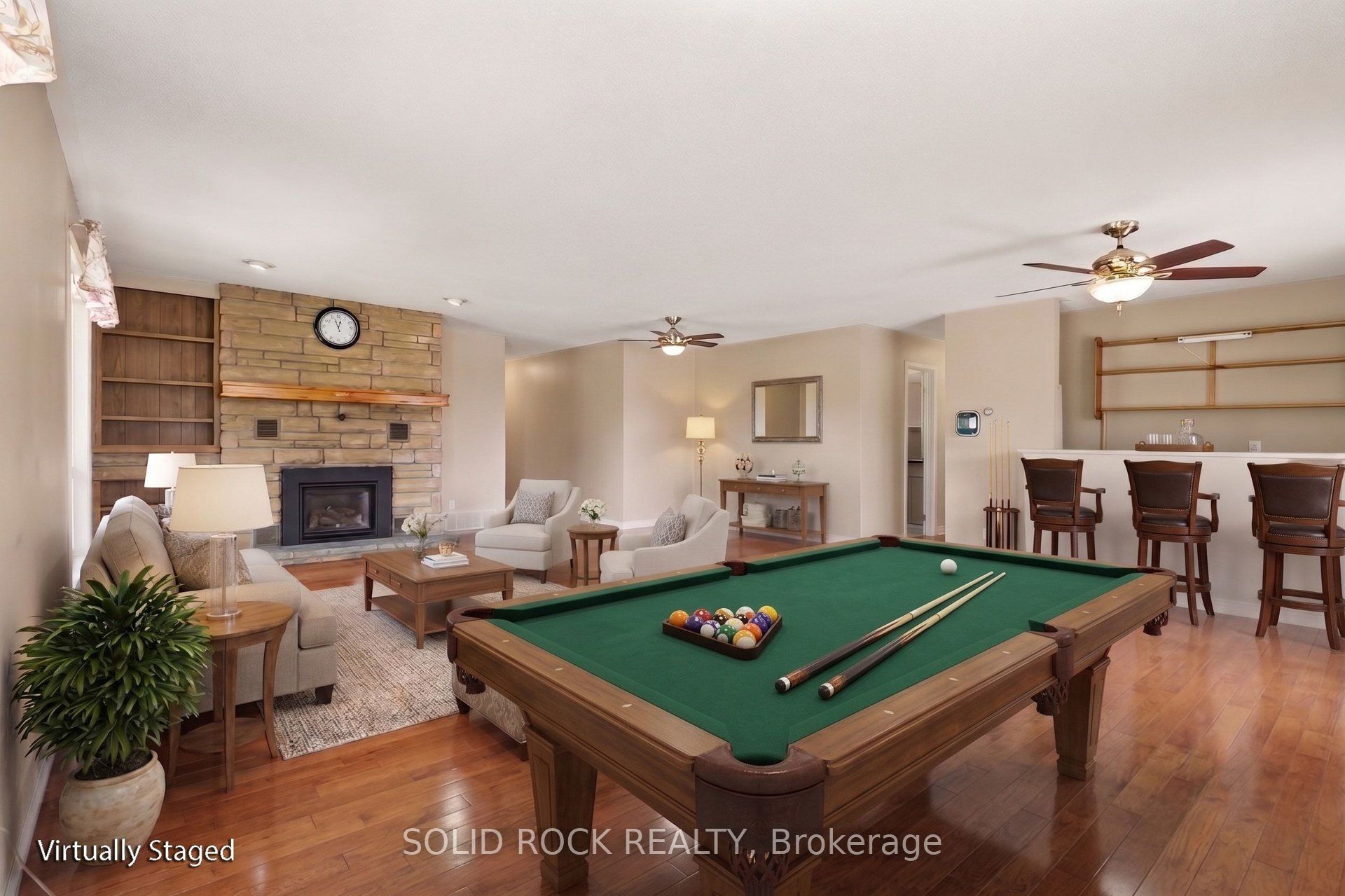 220 Highfield Crescent Property Photo 2