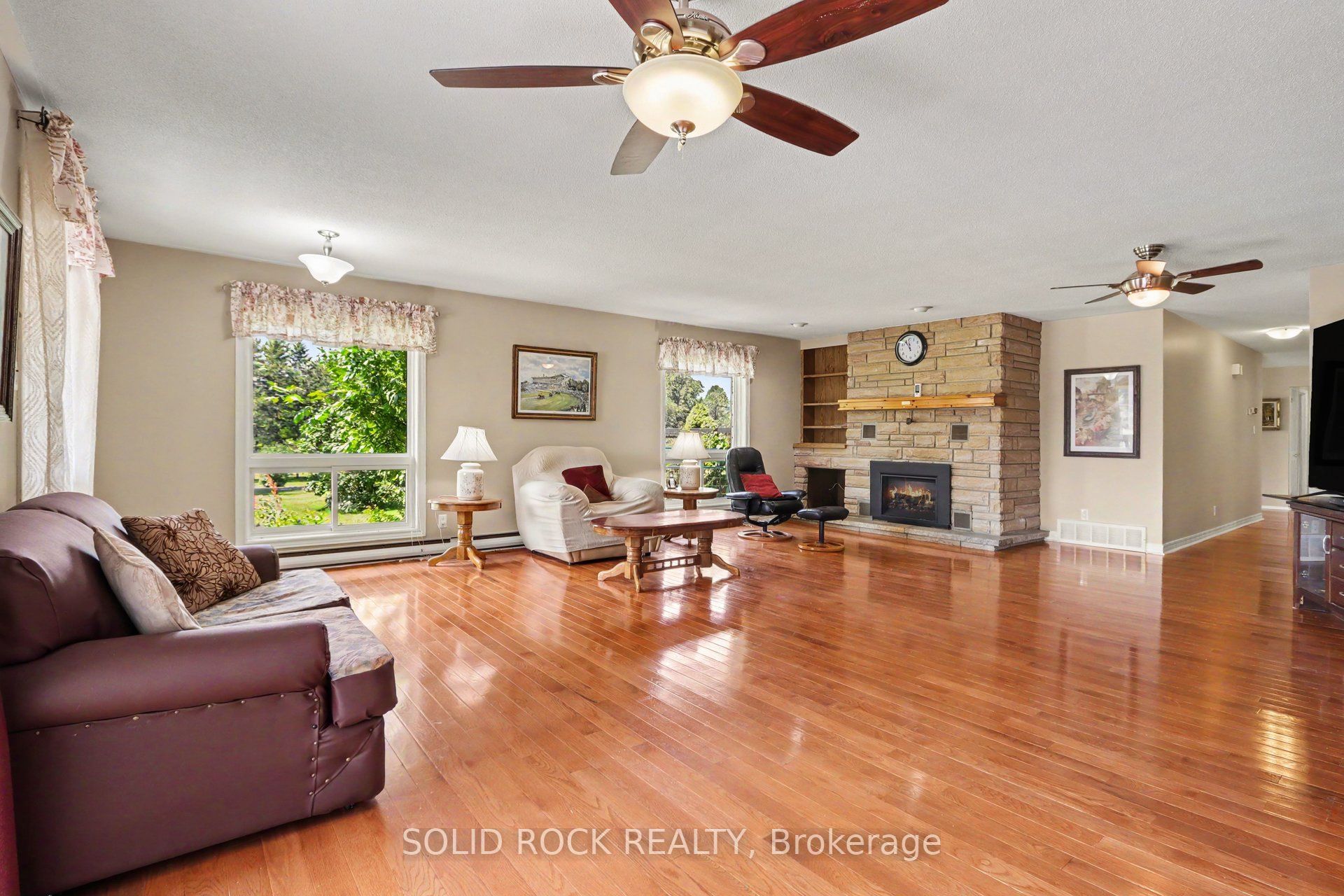 220 Highfield Crescent Property Photo 4