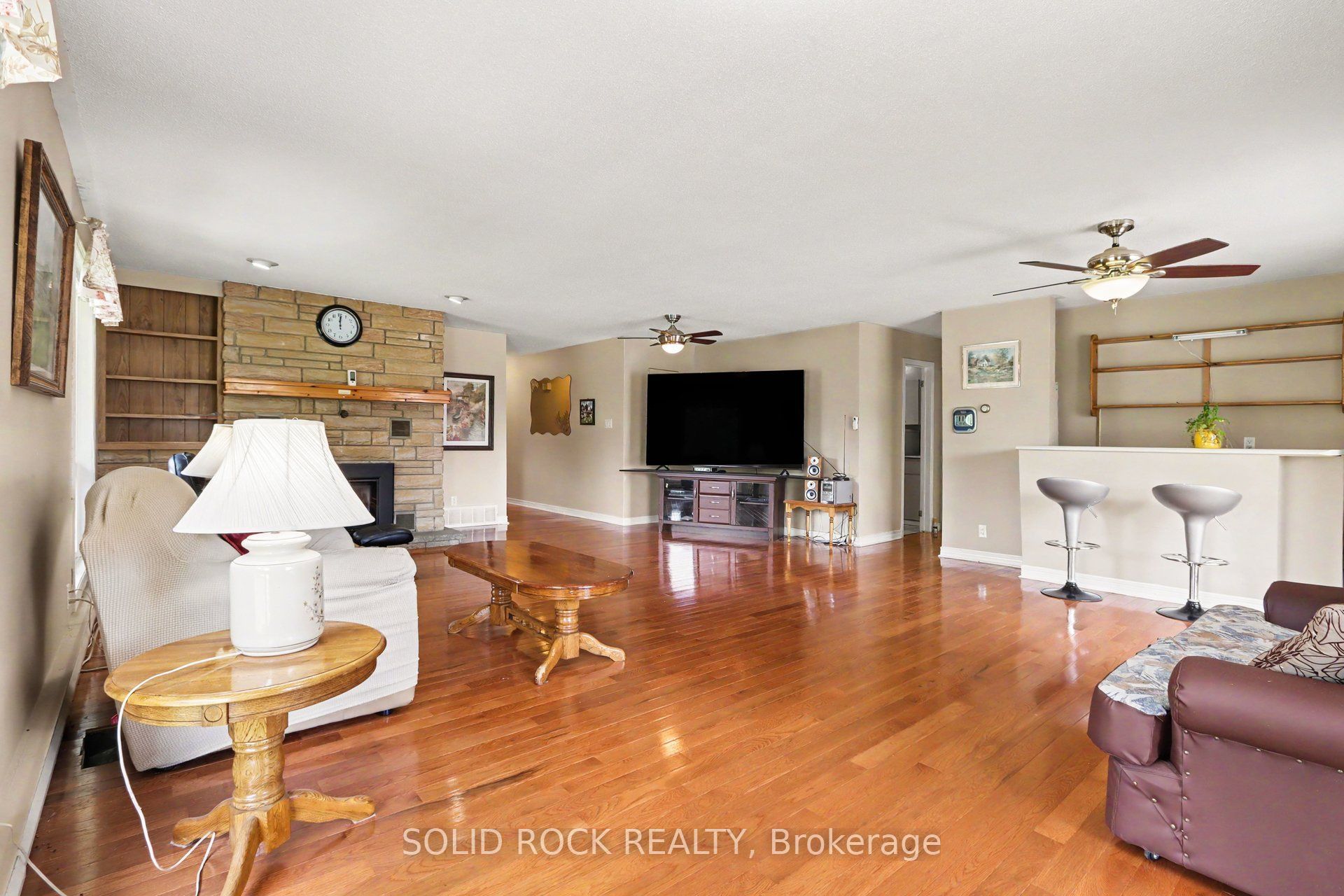 220 Highfield Crescent Property Photo 6