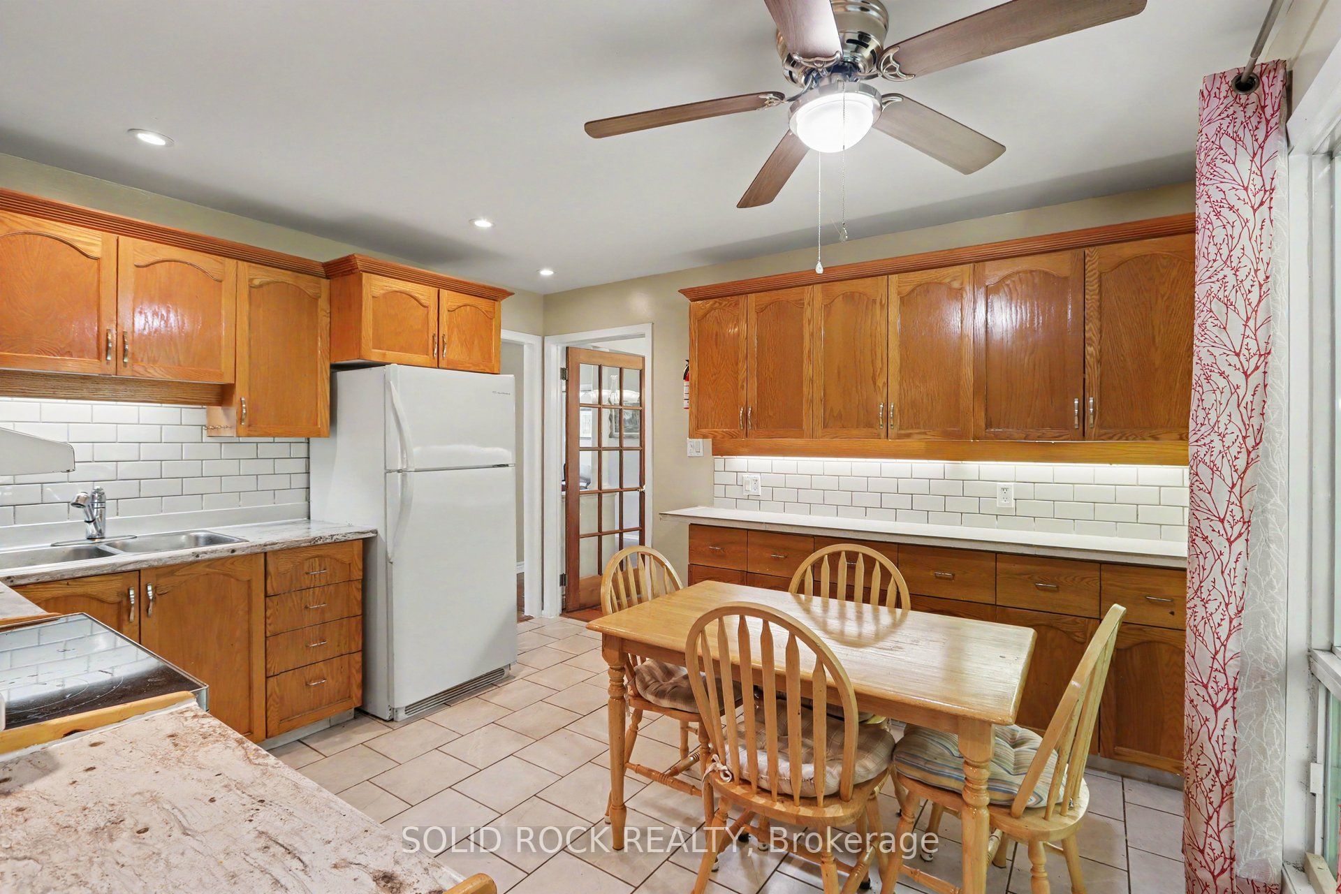 220 Highfield Crescent Property Photo 9