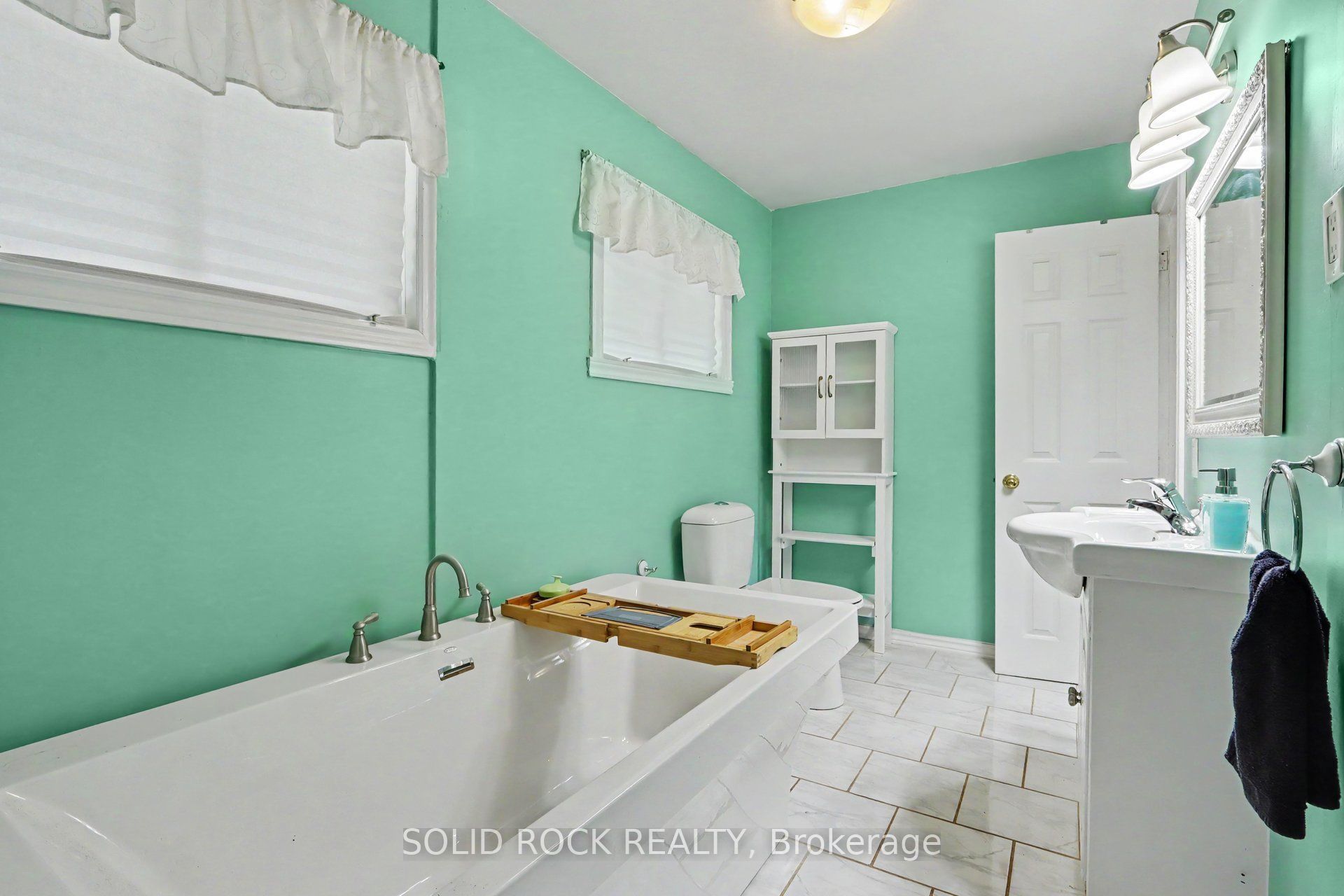 220 Highfield Crescent Property Photo 22
