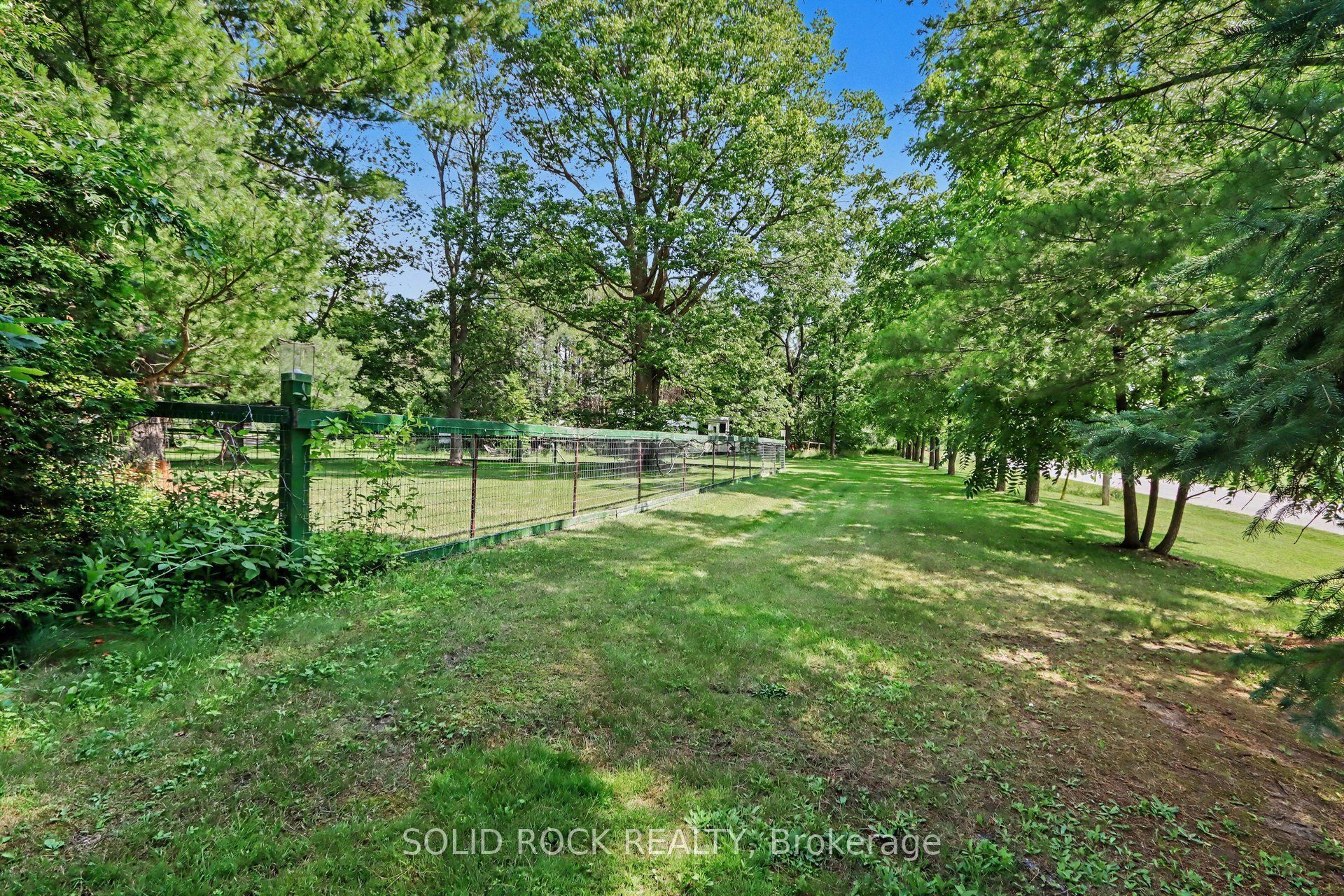 220 Highfield Crescent Property Photo 28