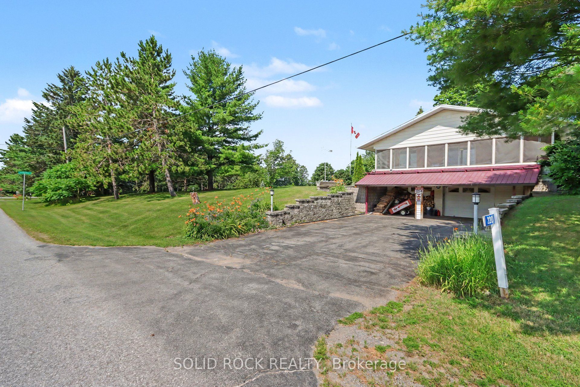 220 Highfield Crescent Property Photo 33