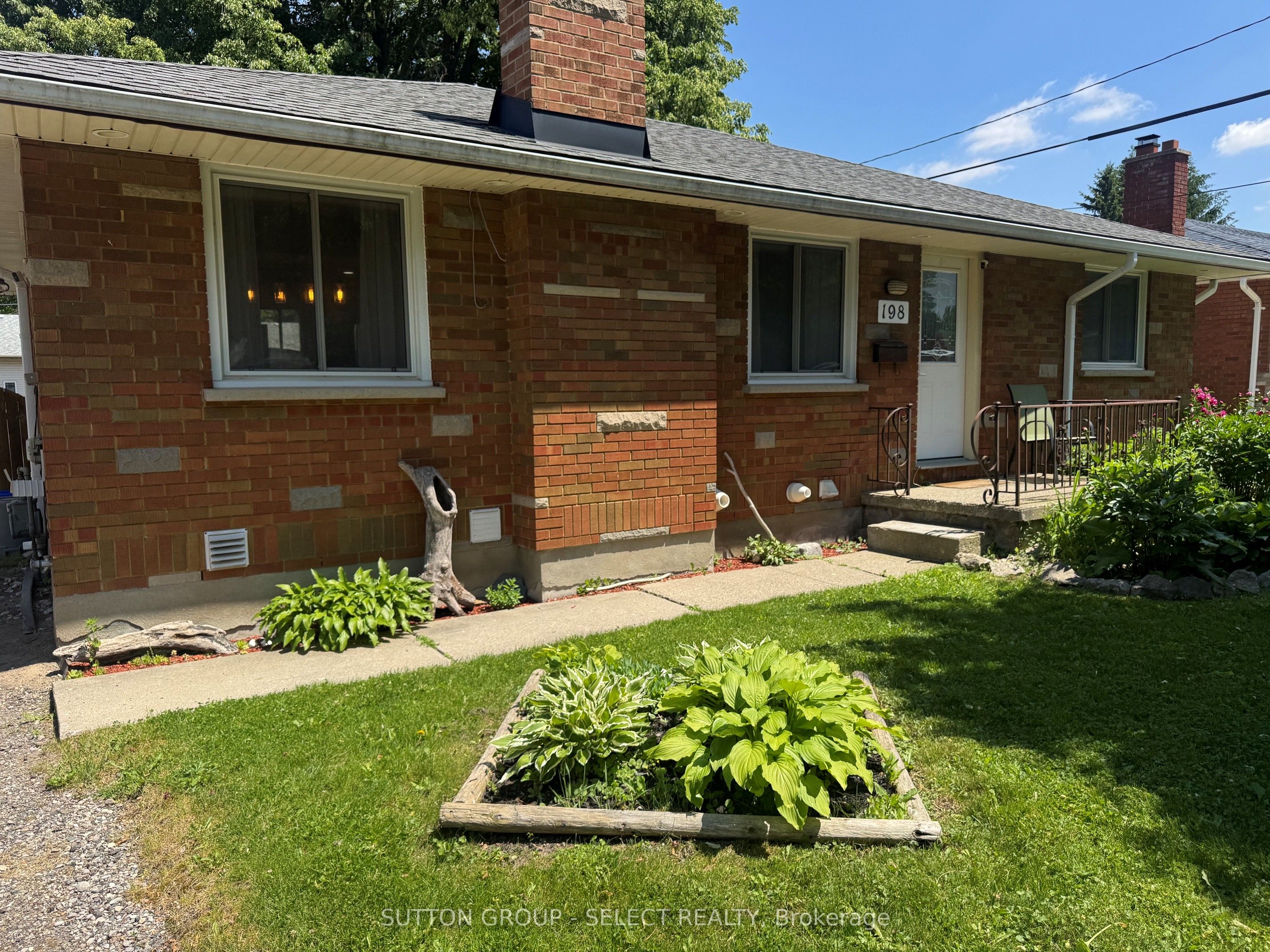 198 Arlington Crescent Property Photo 3