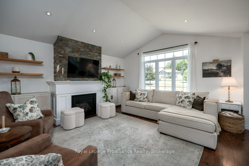 47 Windwhisper Drive Property Photo 9