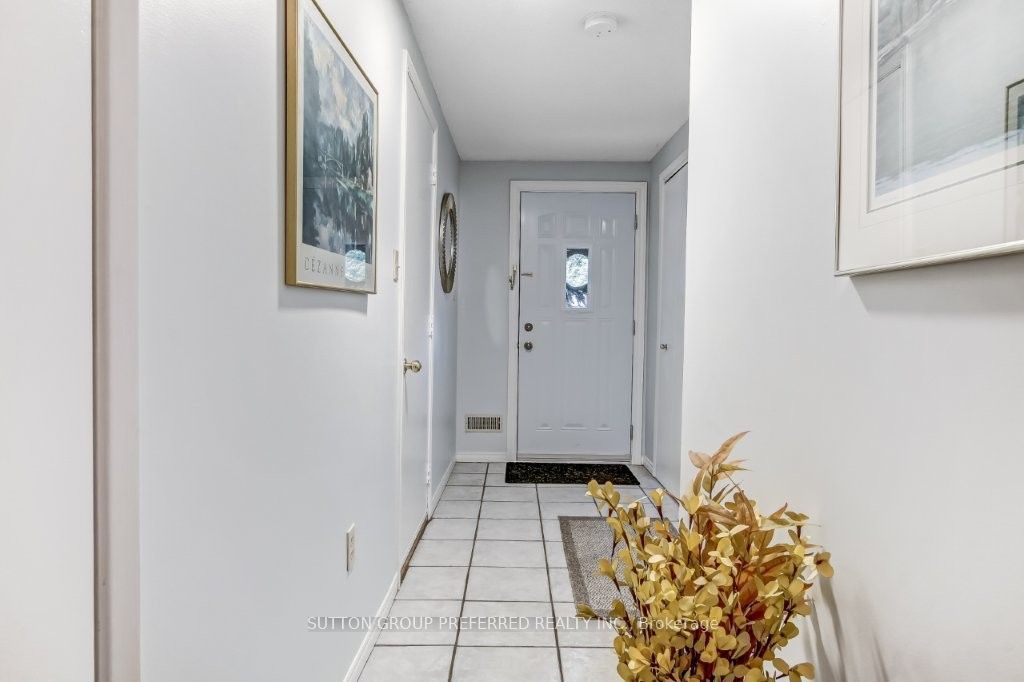 1990 Wavell Street 12 Property Photo 4
