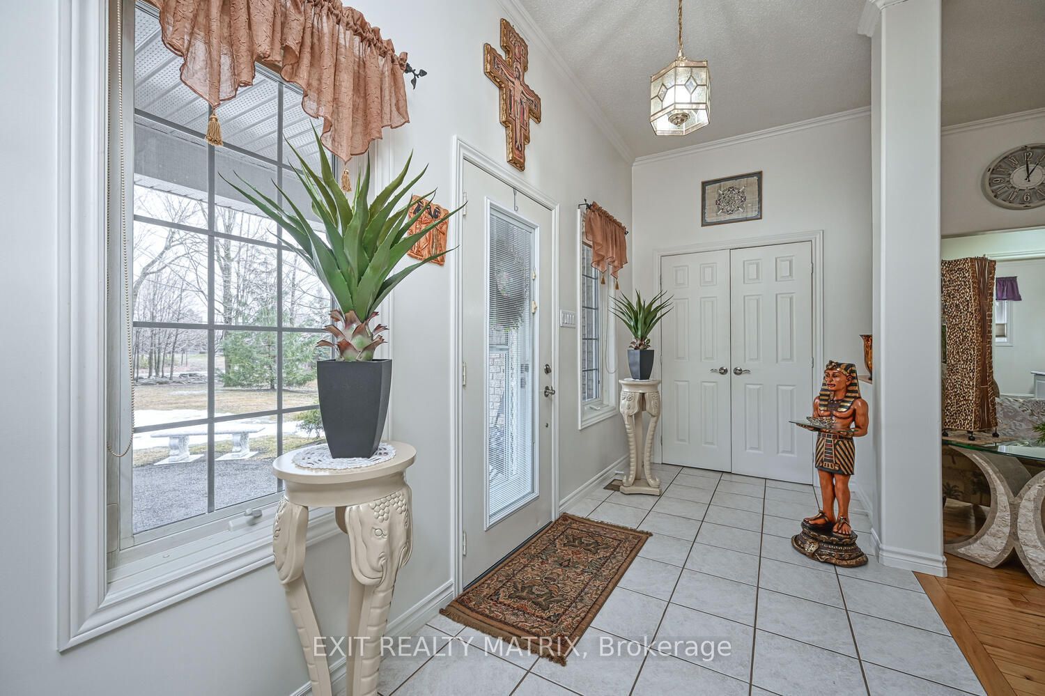 2573 Mitchell Street Property Photo 2