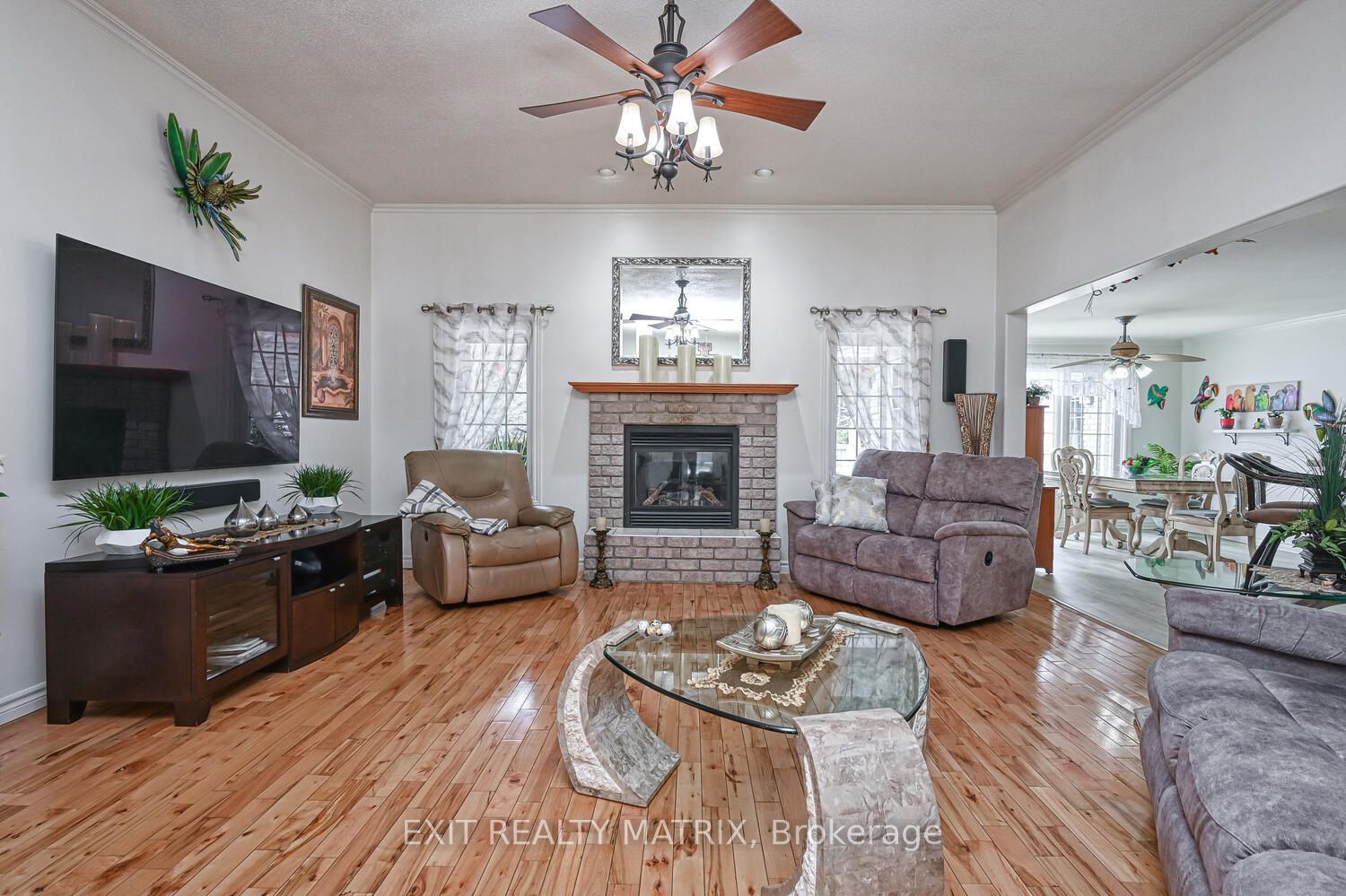 2573 Mitchell Street Property Photo 3