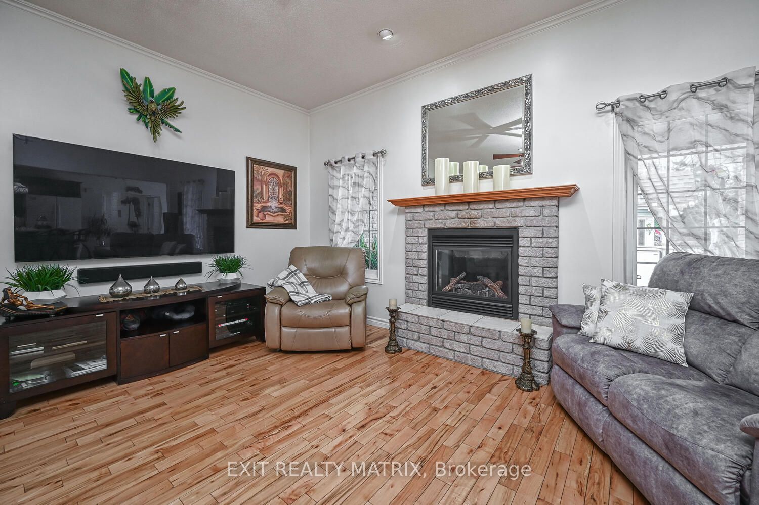 2573 Mitchell Street Property Photo 4