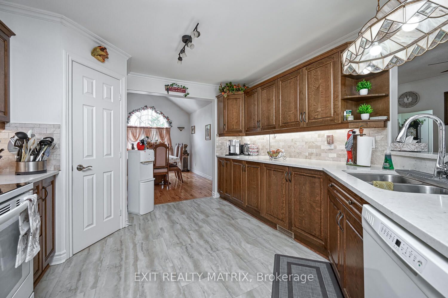 2573 Mitchell Street Property Photo 7