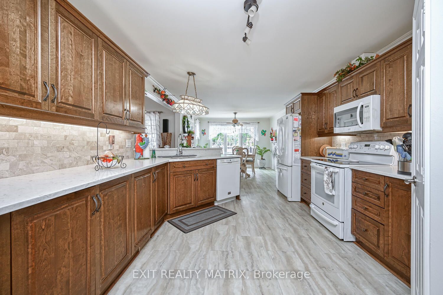 2573 Mitchell Street Property Photo 8