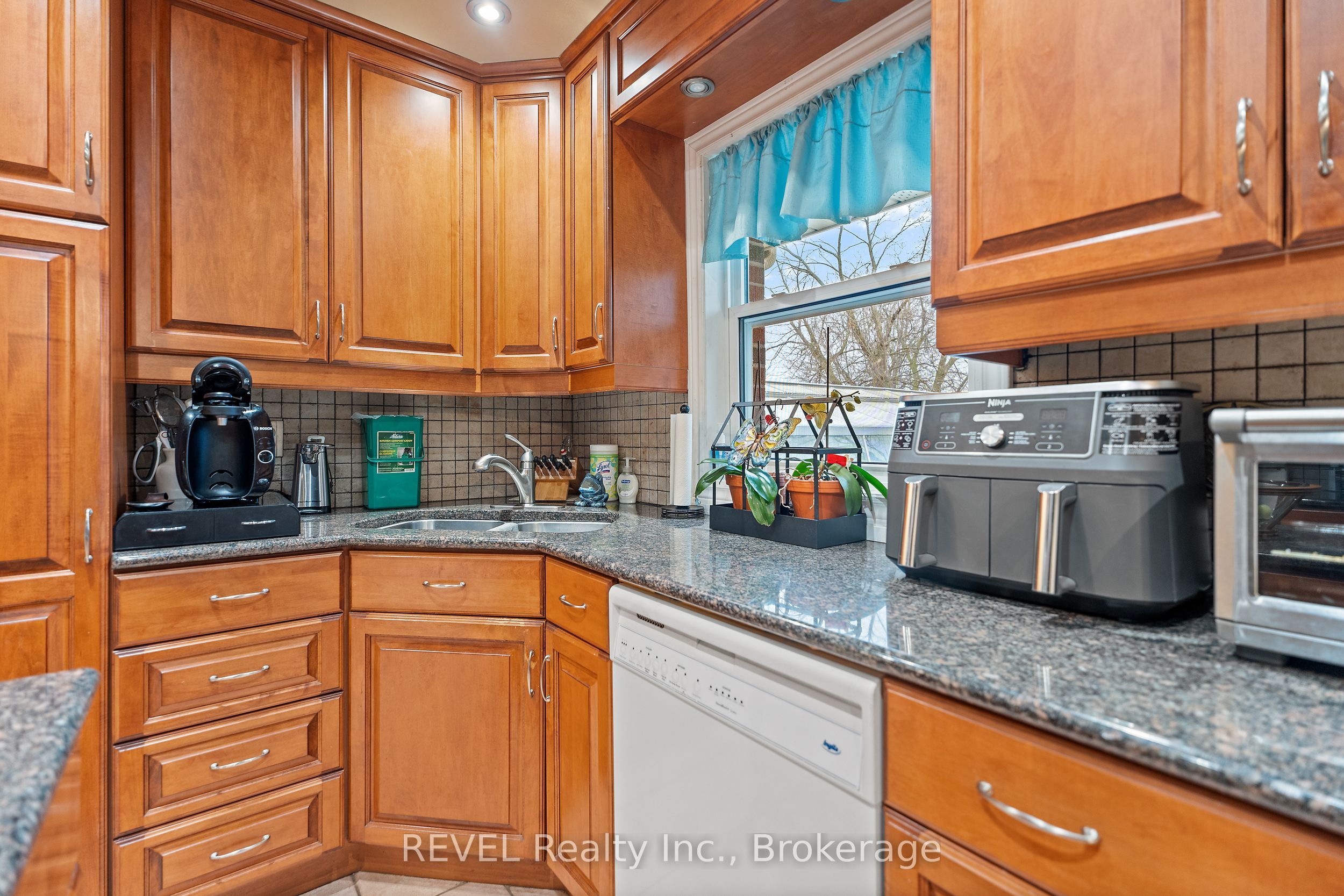 6398 Mountain Road Property Photo 9