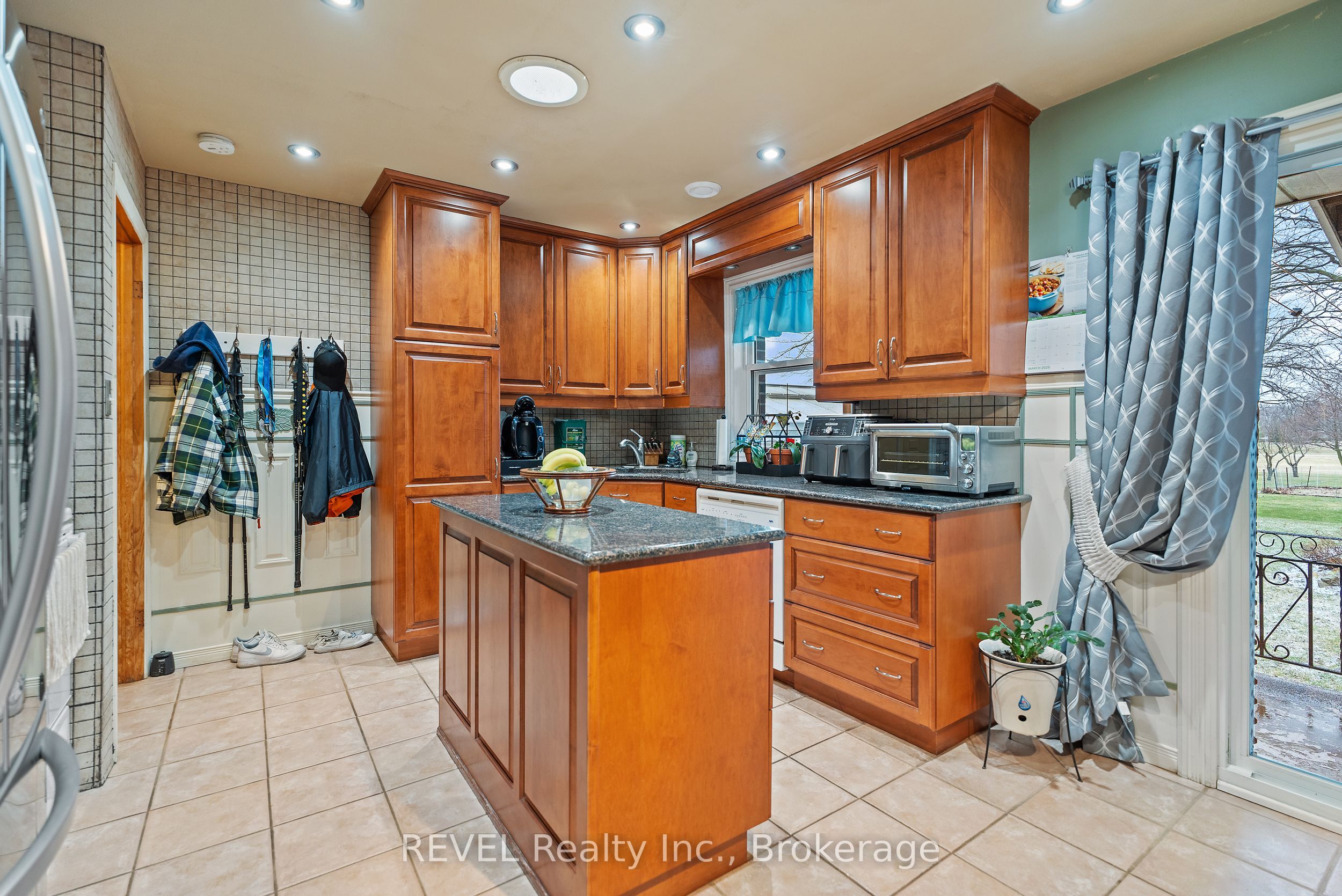 6398 Mountain Road Property Photo 12