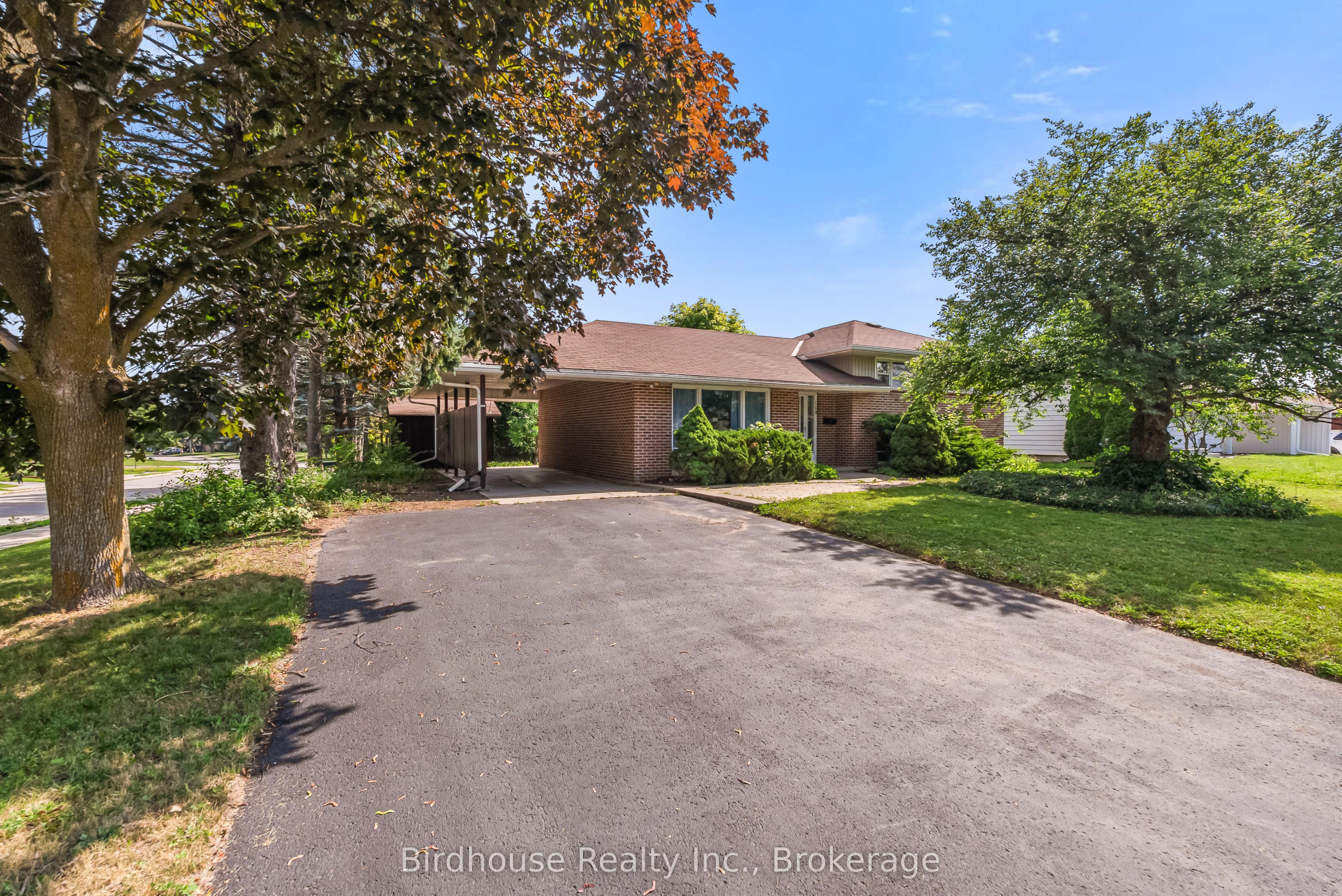 168 Adelaide Street N Property Photo 1