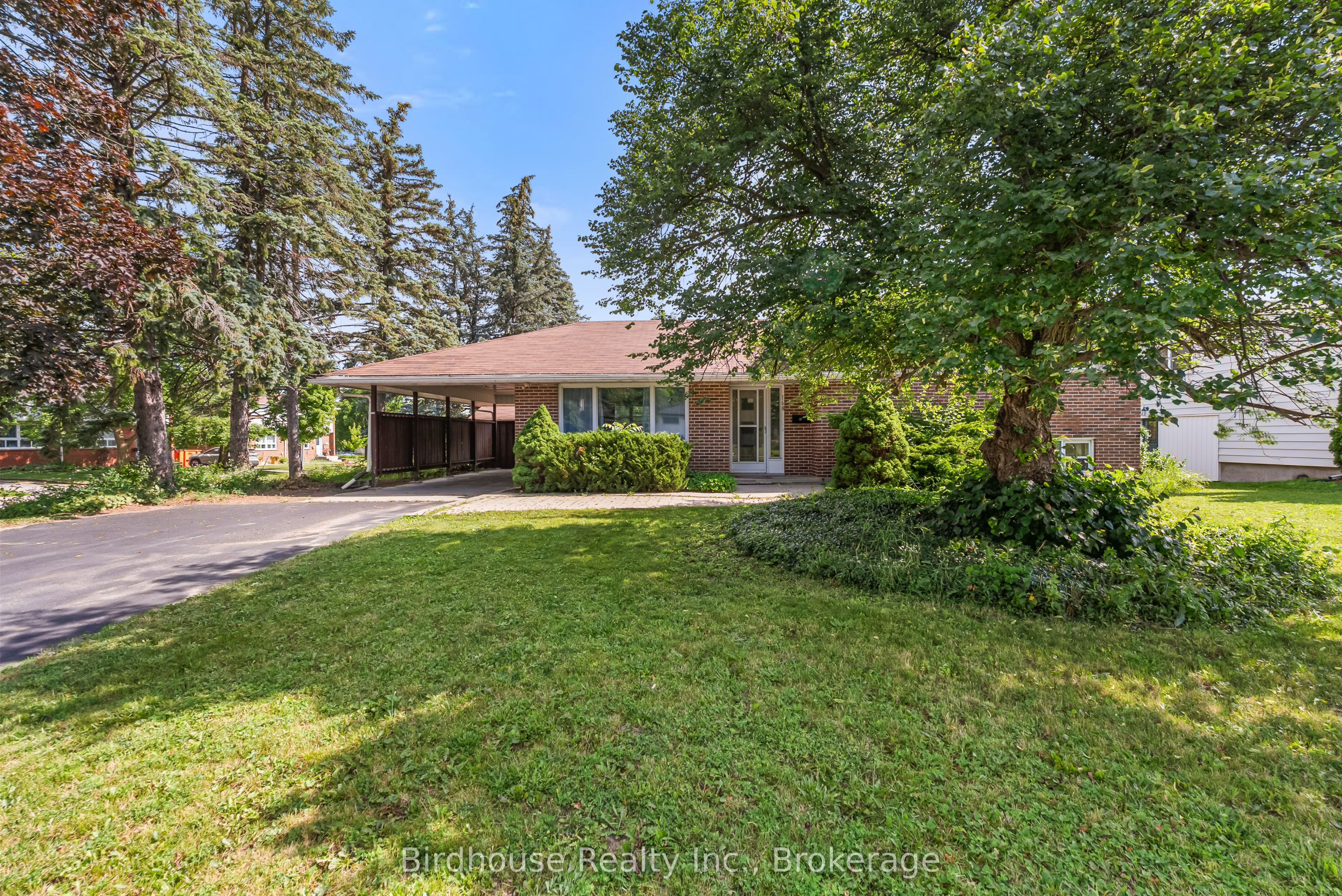 168 Adelaide Street N Property Photo 4