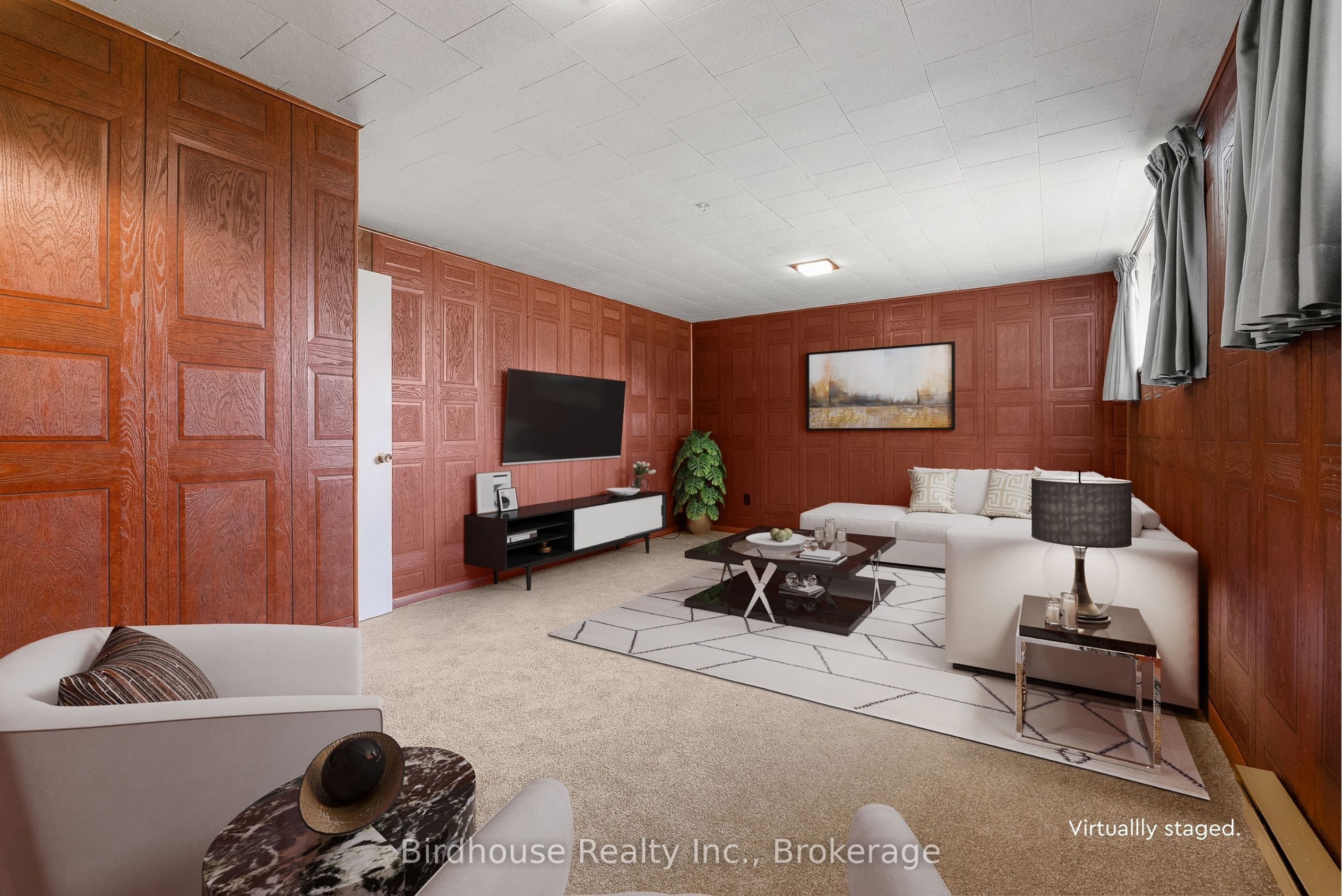 168 Adelaide Street N Property Photo 33