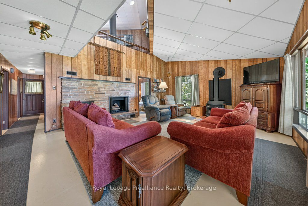 1185 Hughes Landing Road Property Photo 9