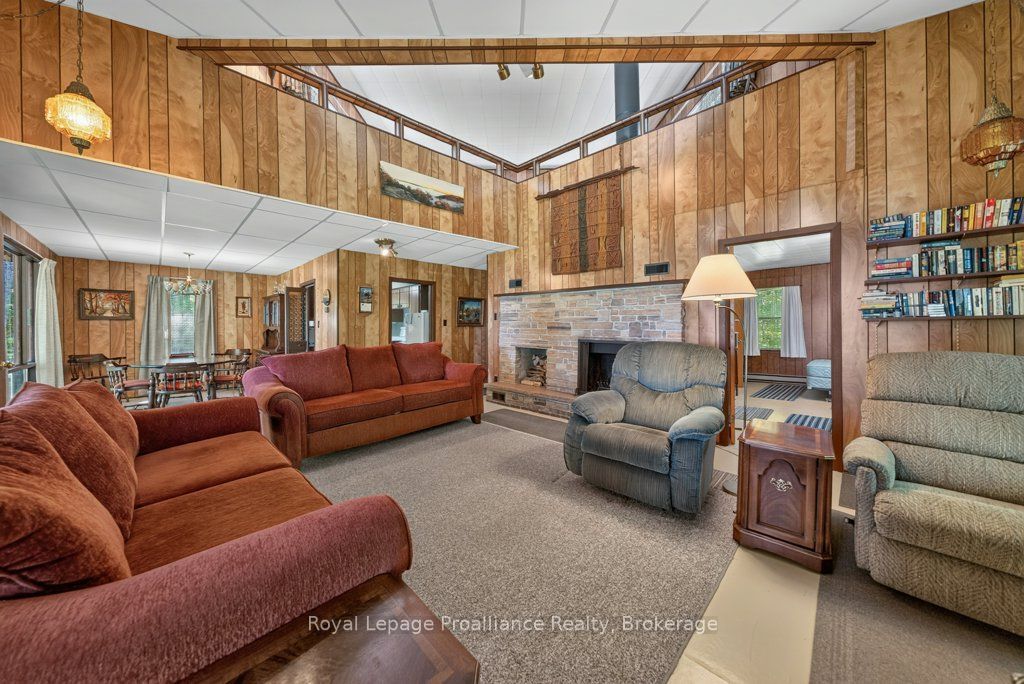 1185 Hughes Landing Road Property Photo 10
