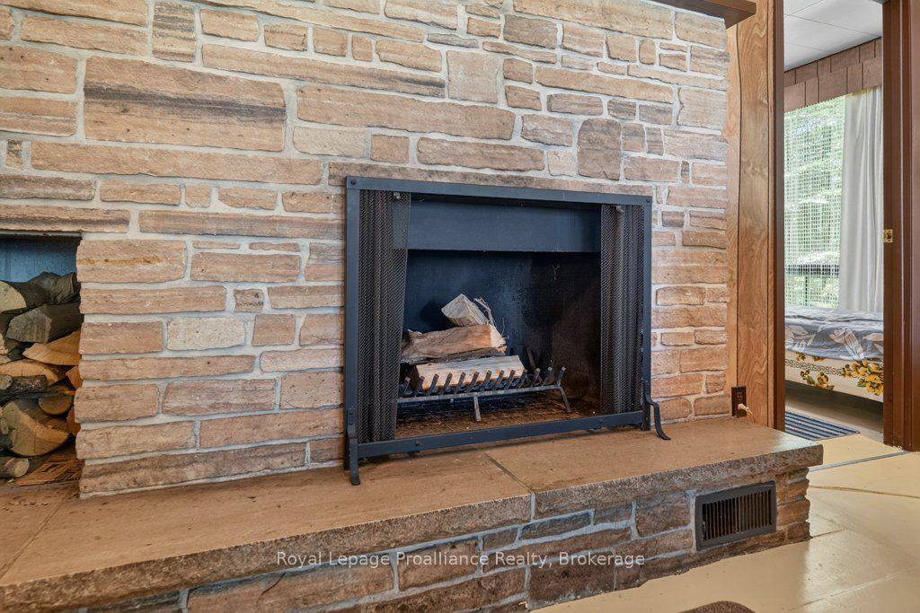 1185 Hughes Landing Road Property Photo 12