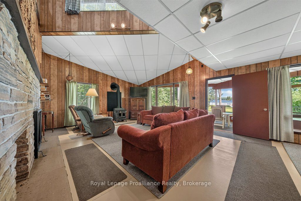 1185 Hughes Landing Road Property Photo 14